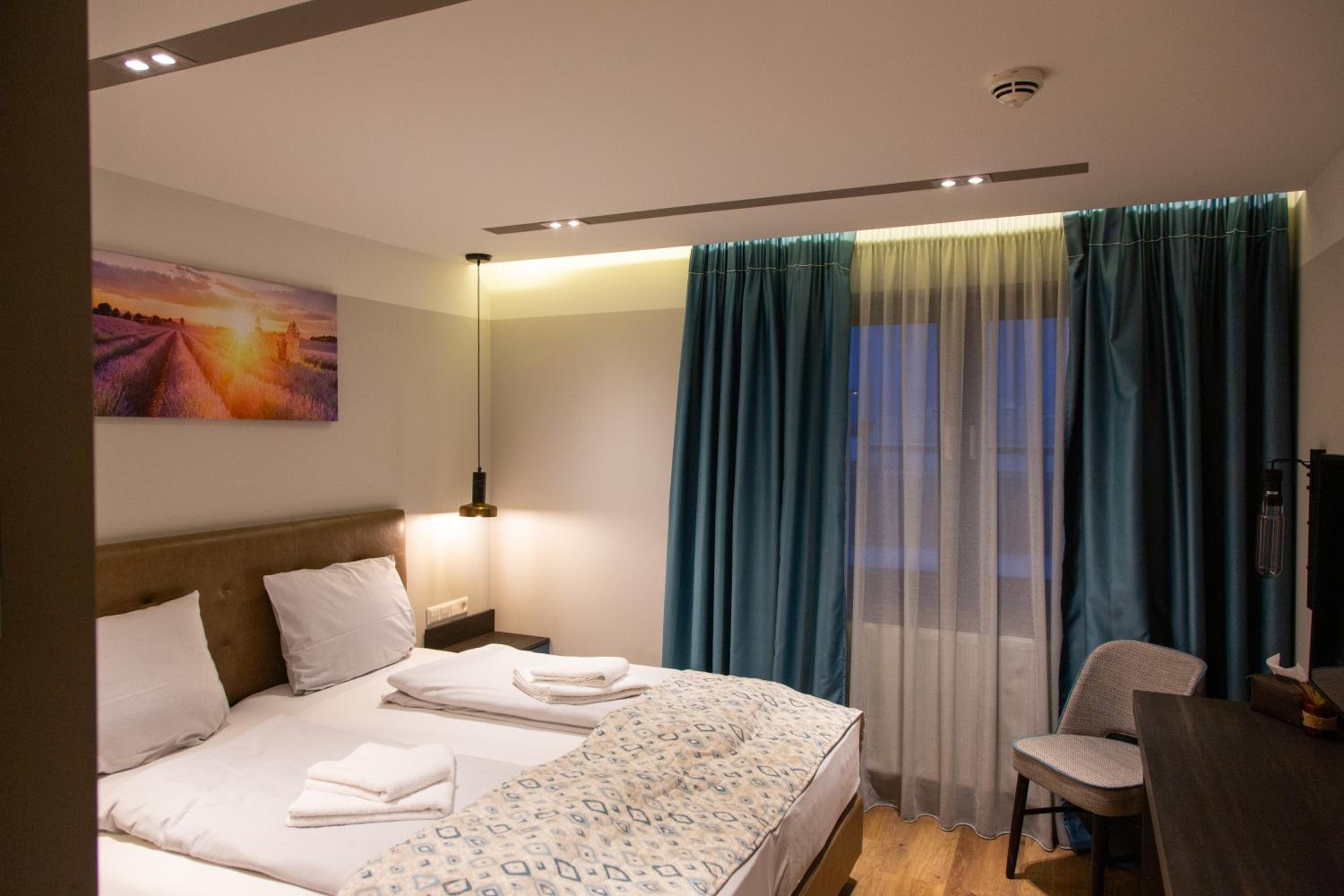 Deluxe Room - Photo 2
