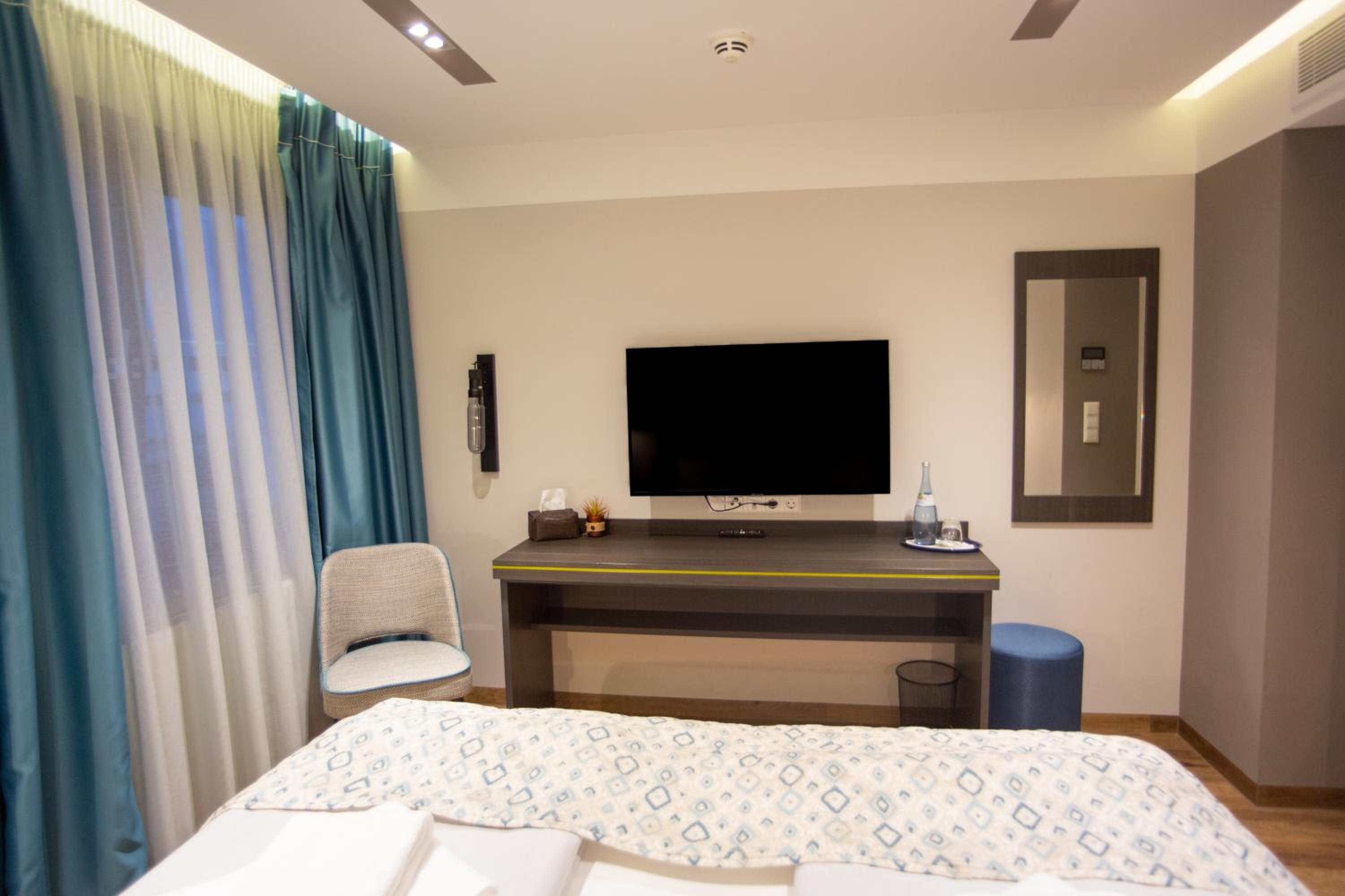 Deluxe Room - Photo 4