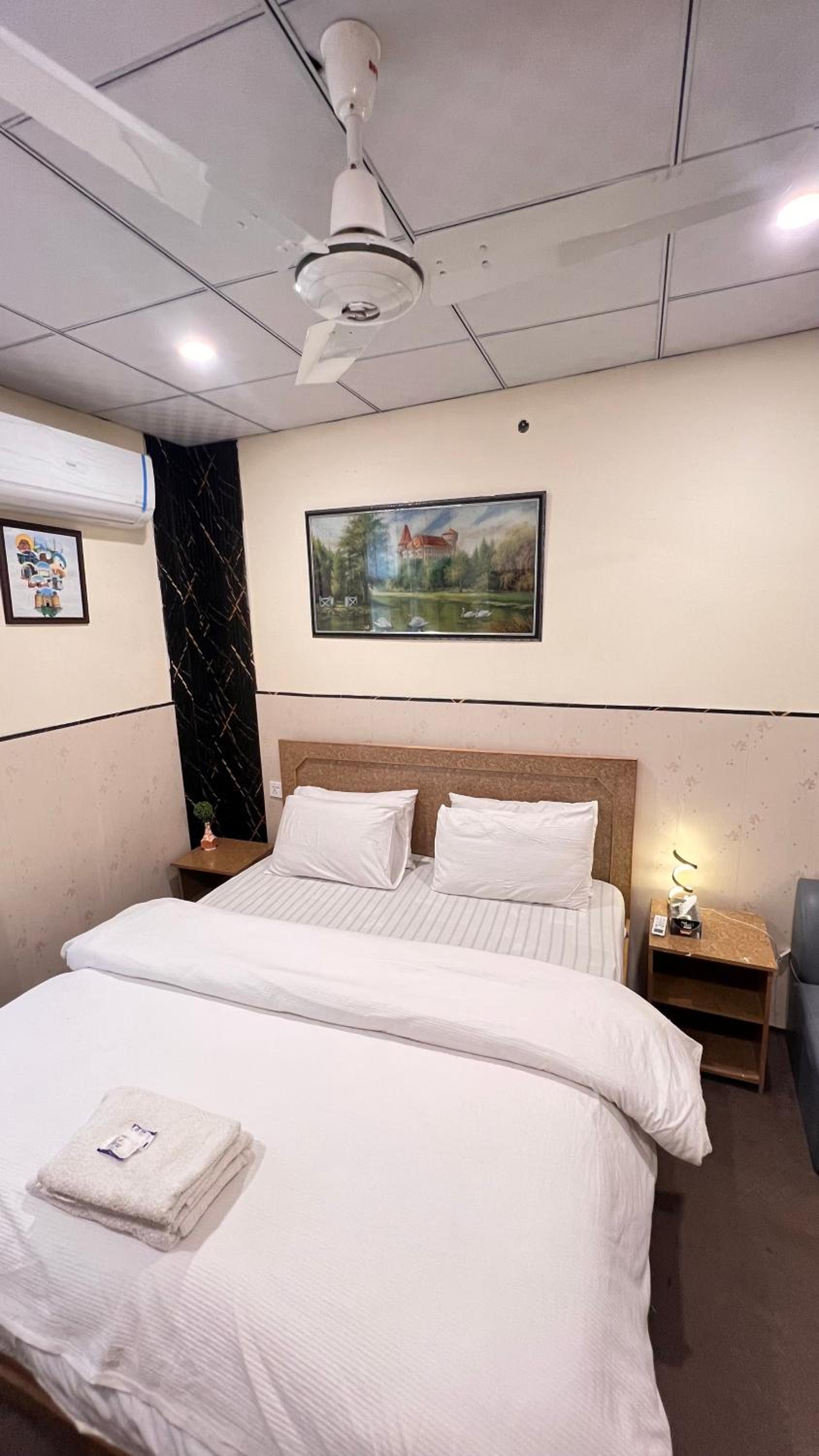 Deluxe King Room