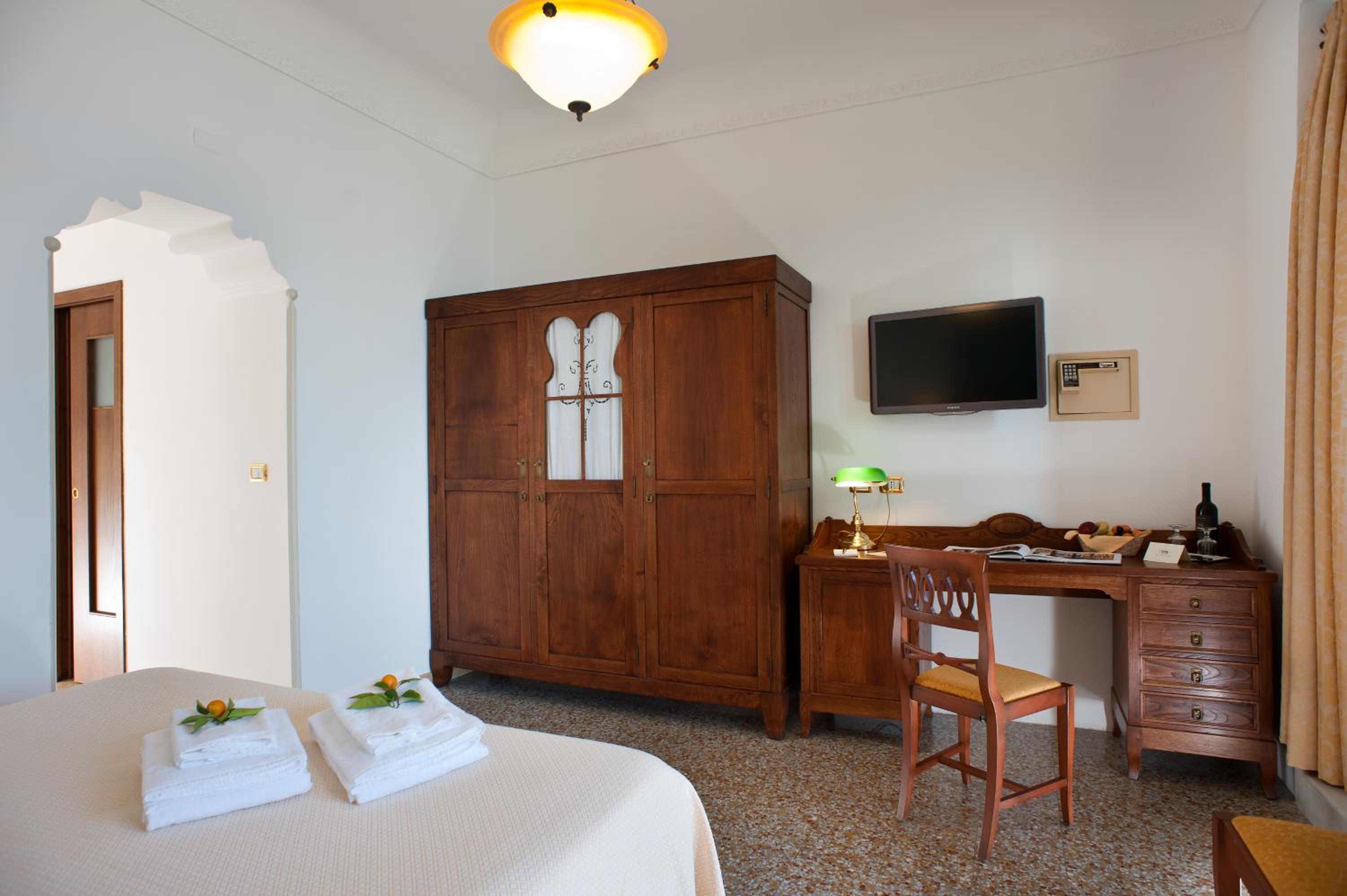 Palm Terrace Junior Suite photo 2