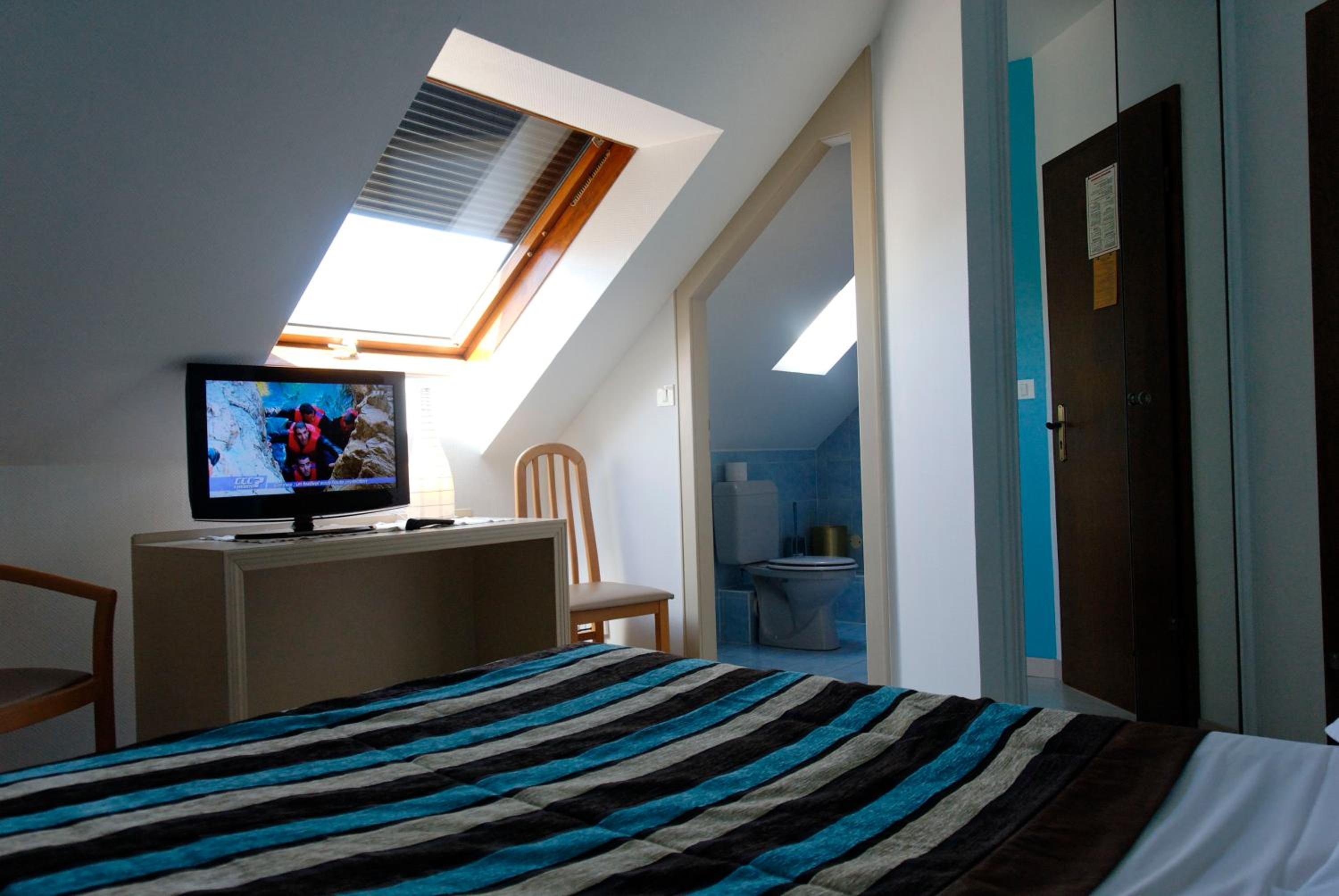 Standard Double or Twin Room photo 2