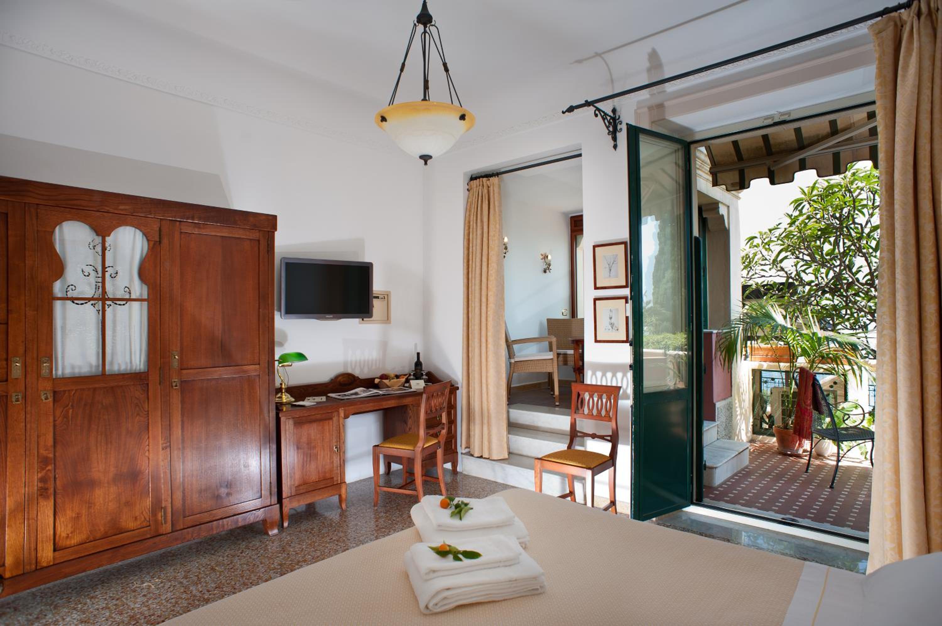 Palm Terrace Junior Suite photo 3