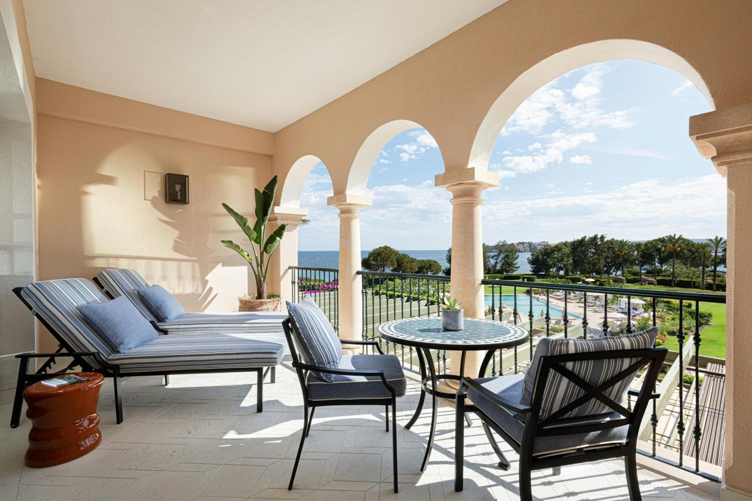 Grand Junior King Suite with Seafront View in Main Building