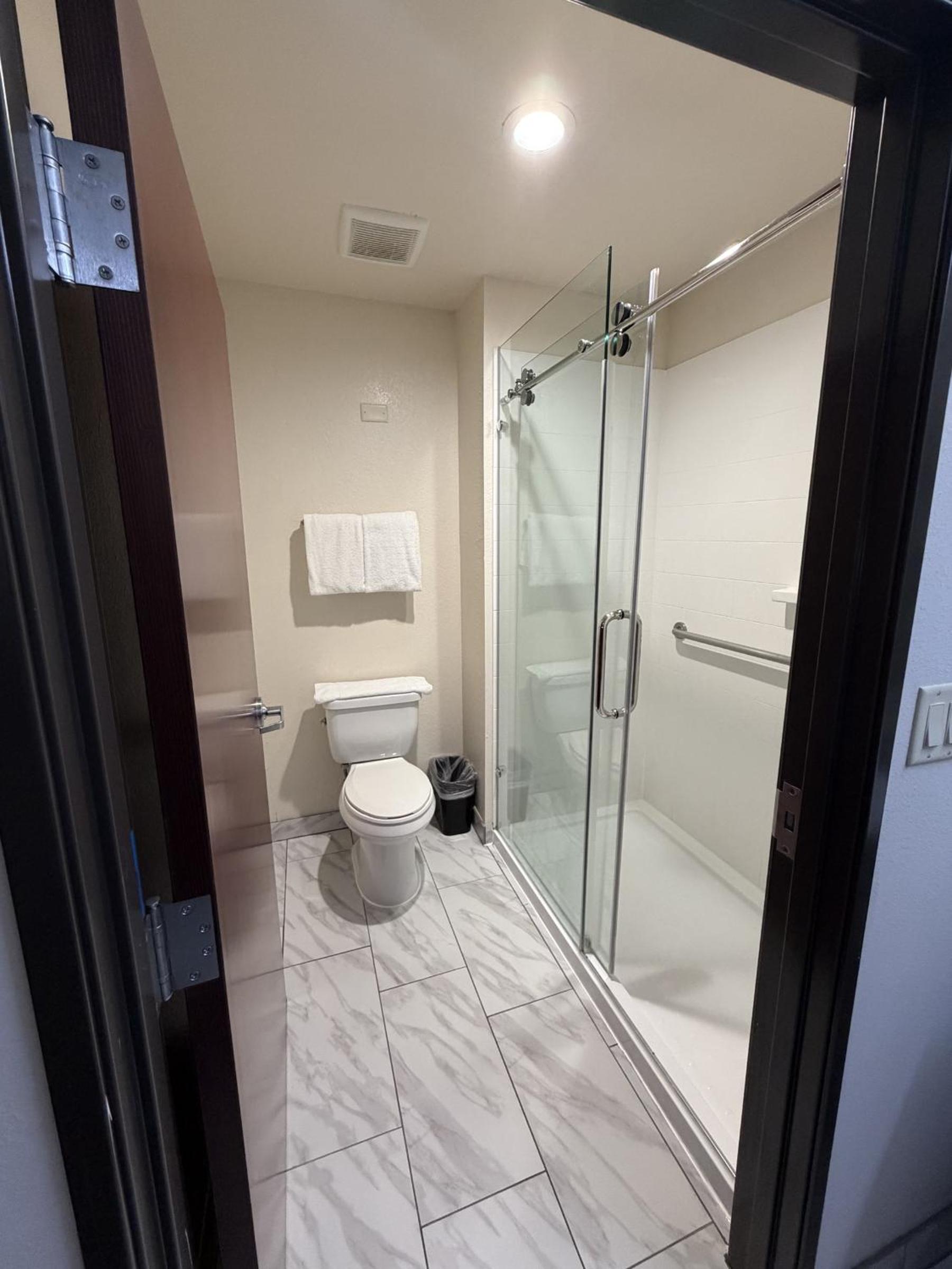 King Suite - Photo 3