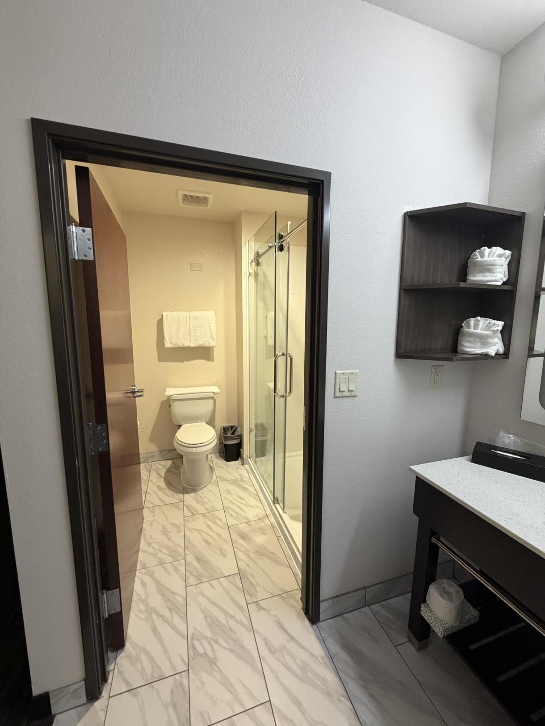 King Suite - Photo 5