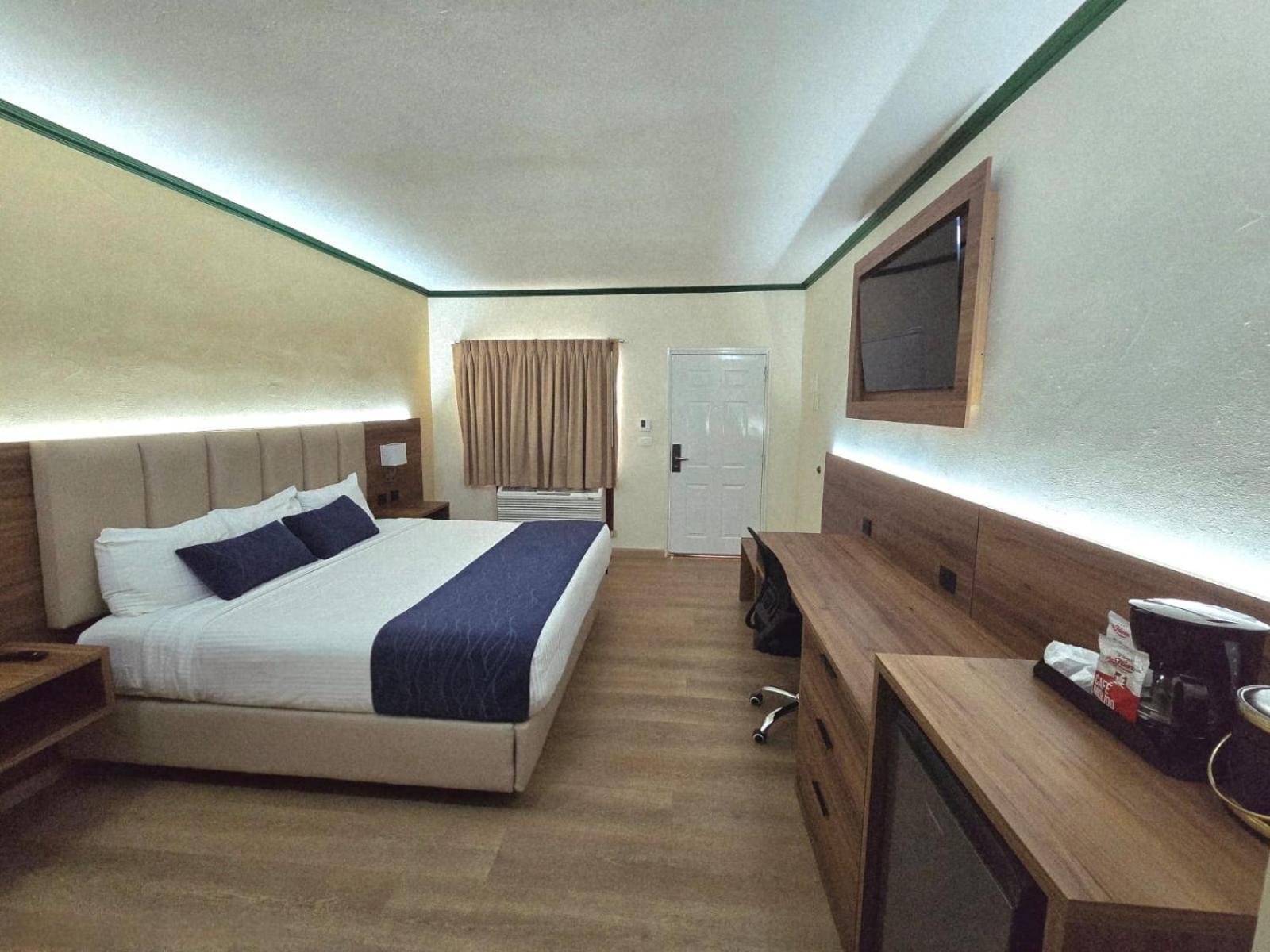 Deluxe Queen Room