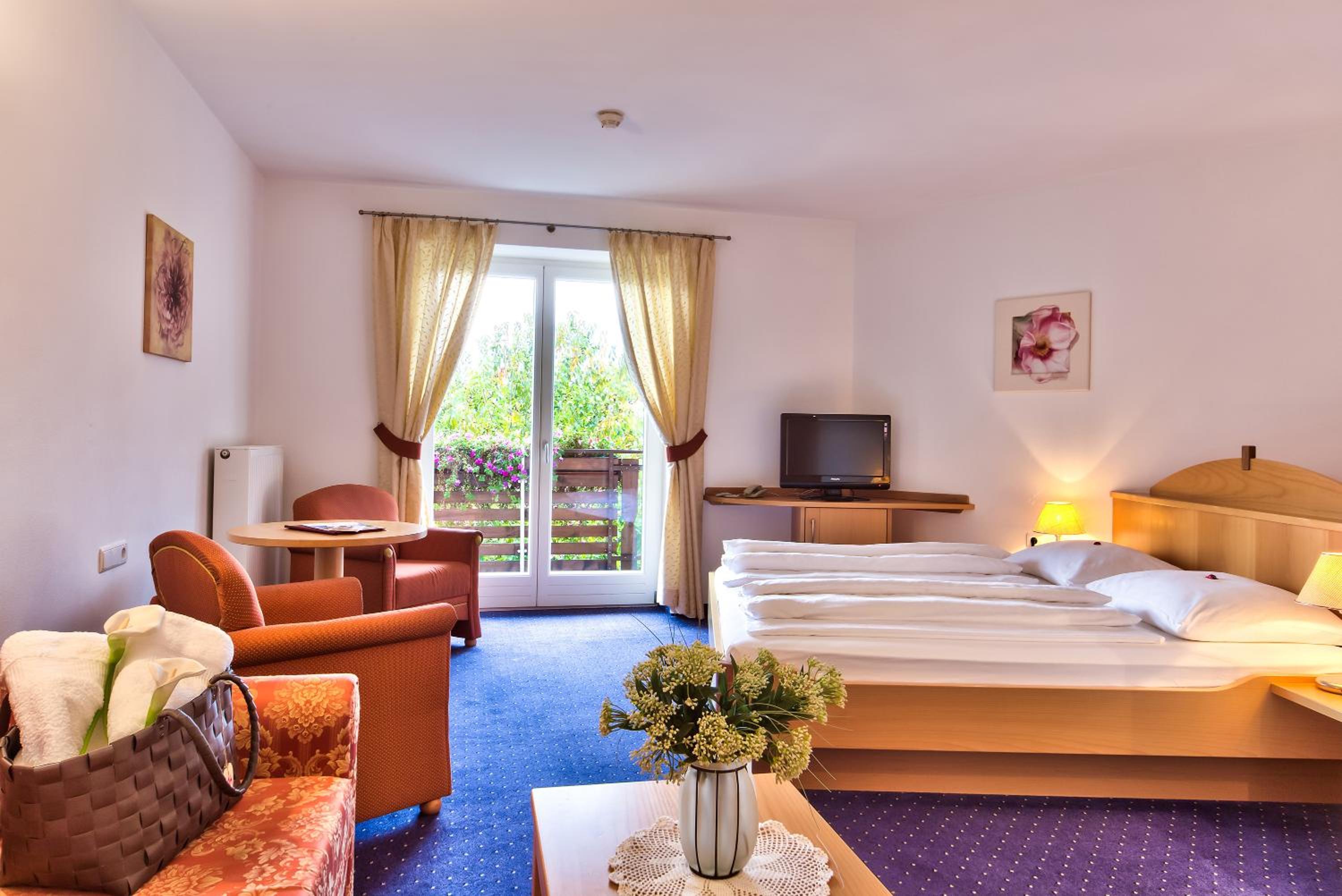 Deluxe Double Room with Balcony and Sea View photo 2