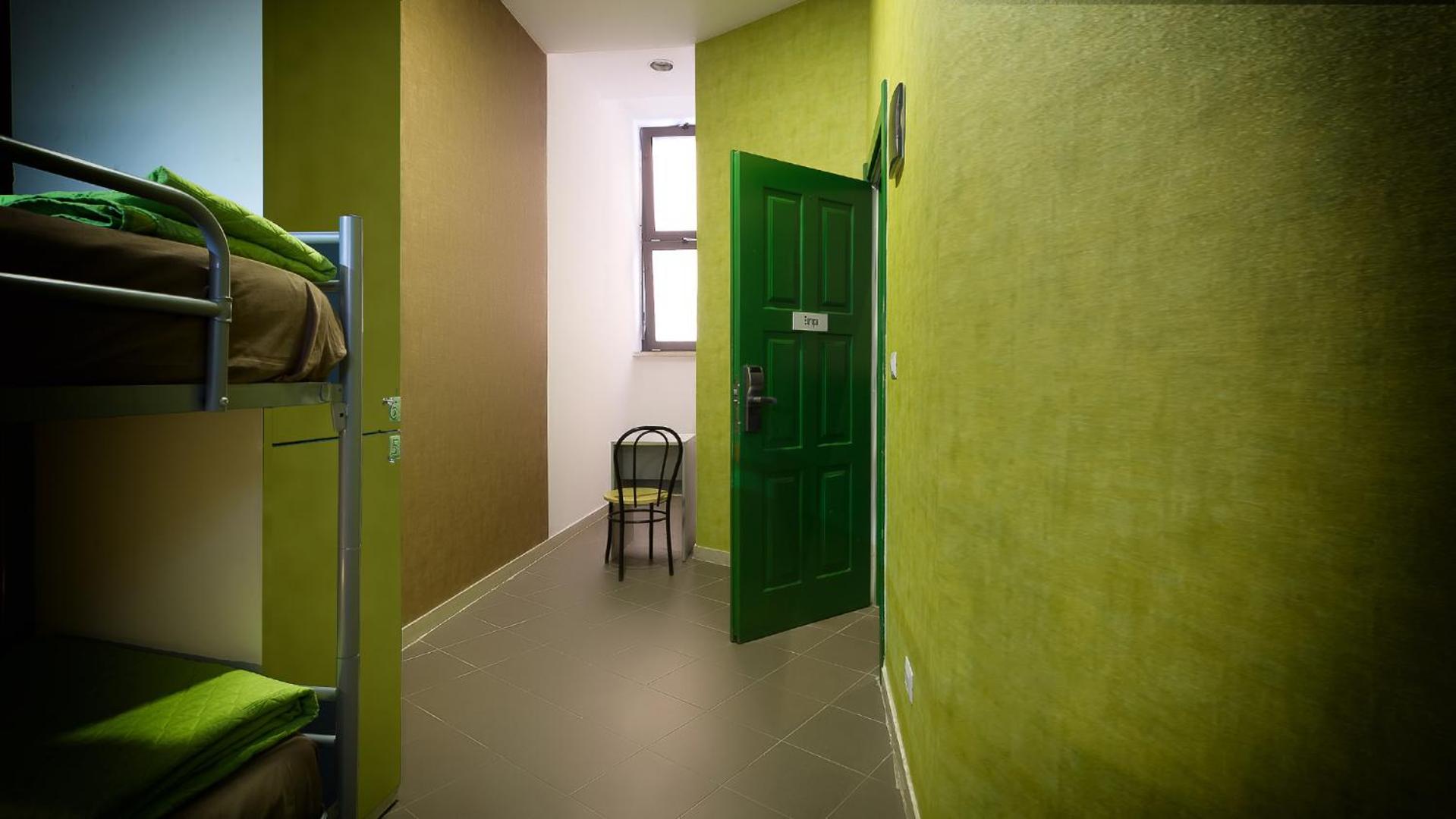 Bed in 6-Bed Mixed Dormitory Room photo 2