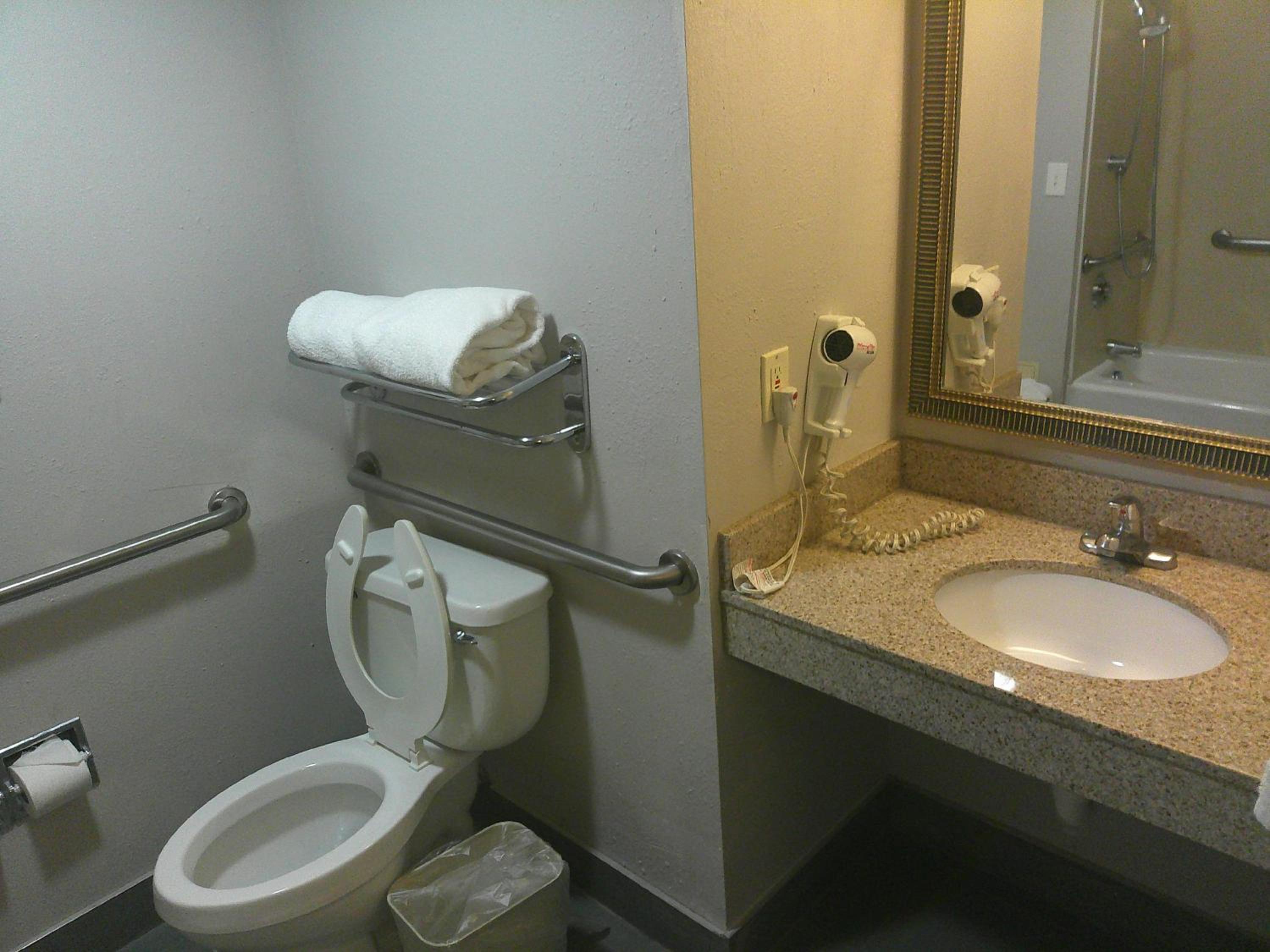 Superior King Room Disability Access Smoke Free - Photo 15