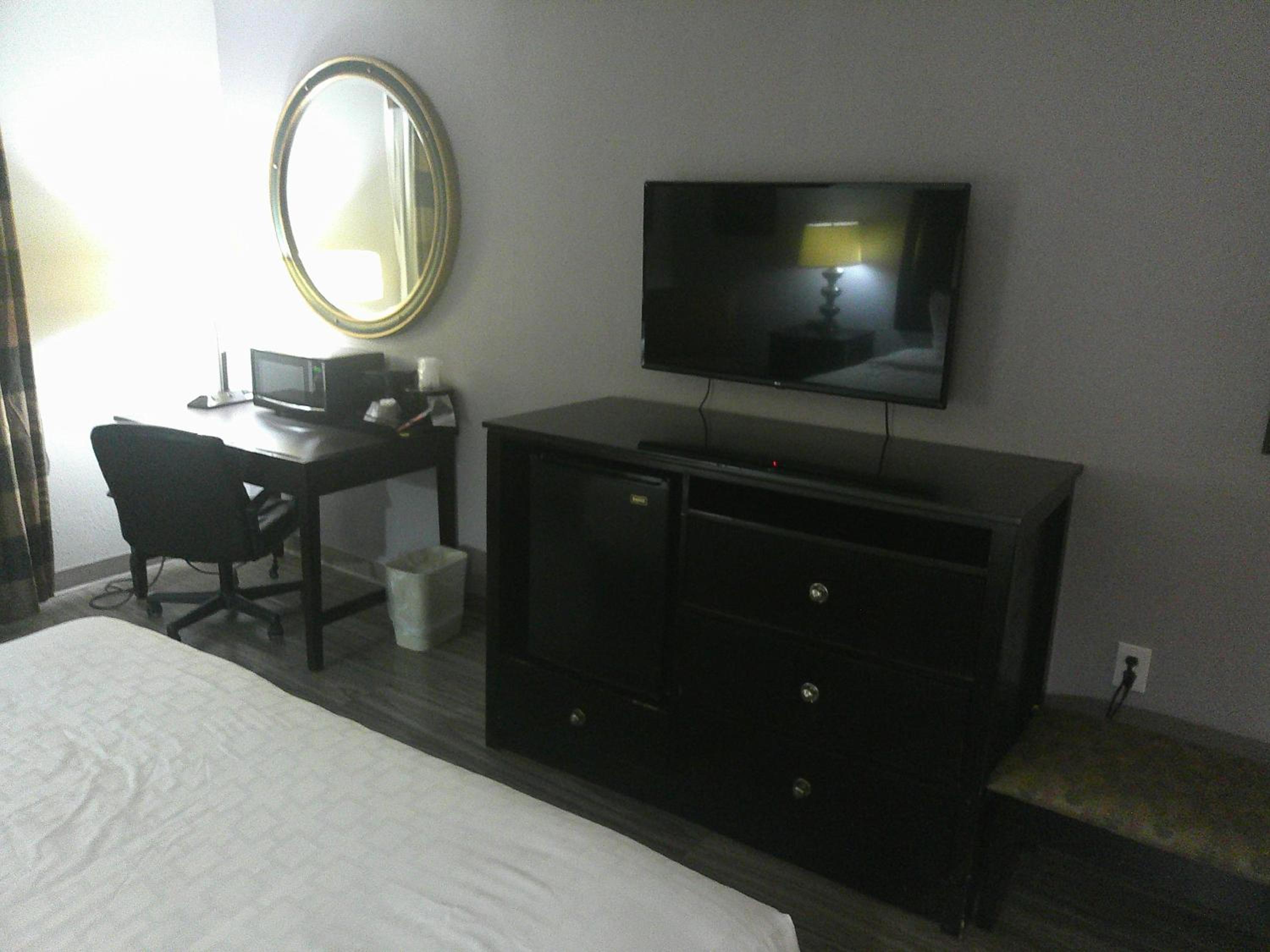 Superior King Room Disability Access Smoke Free - Photo 11