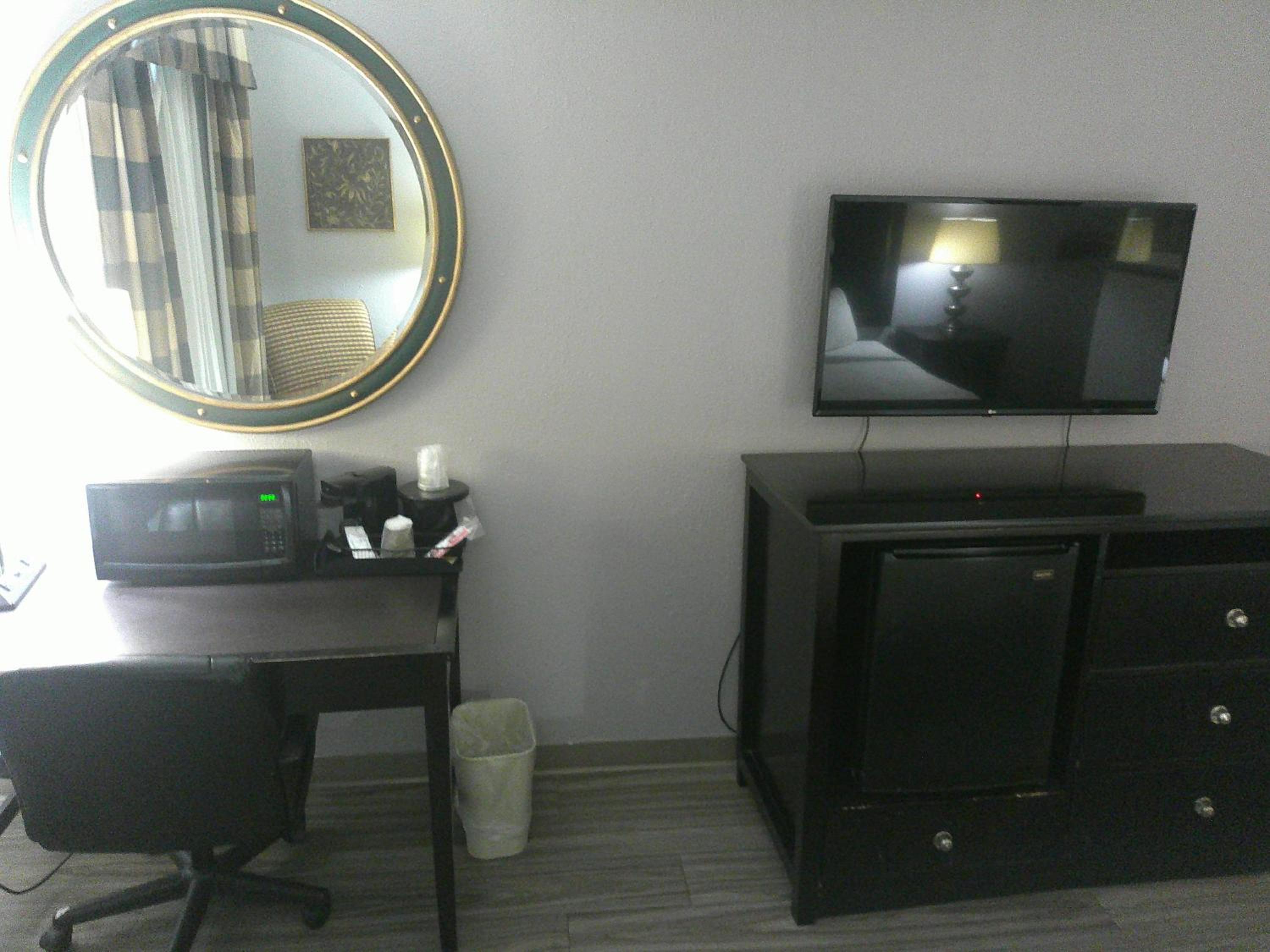 Superior King Room Disability Access Smoke Free - Photo 12