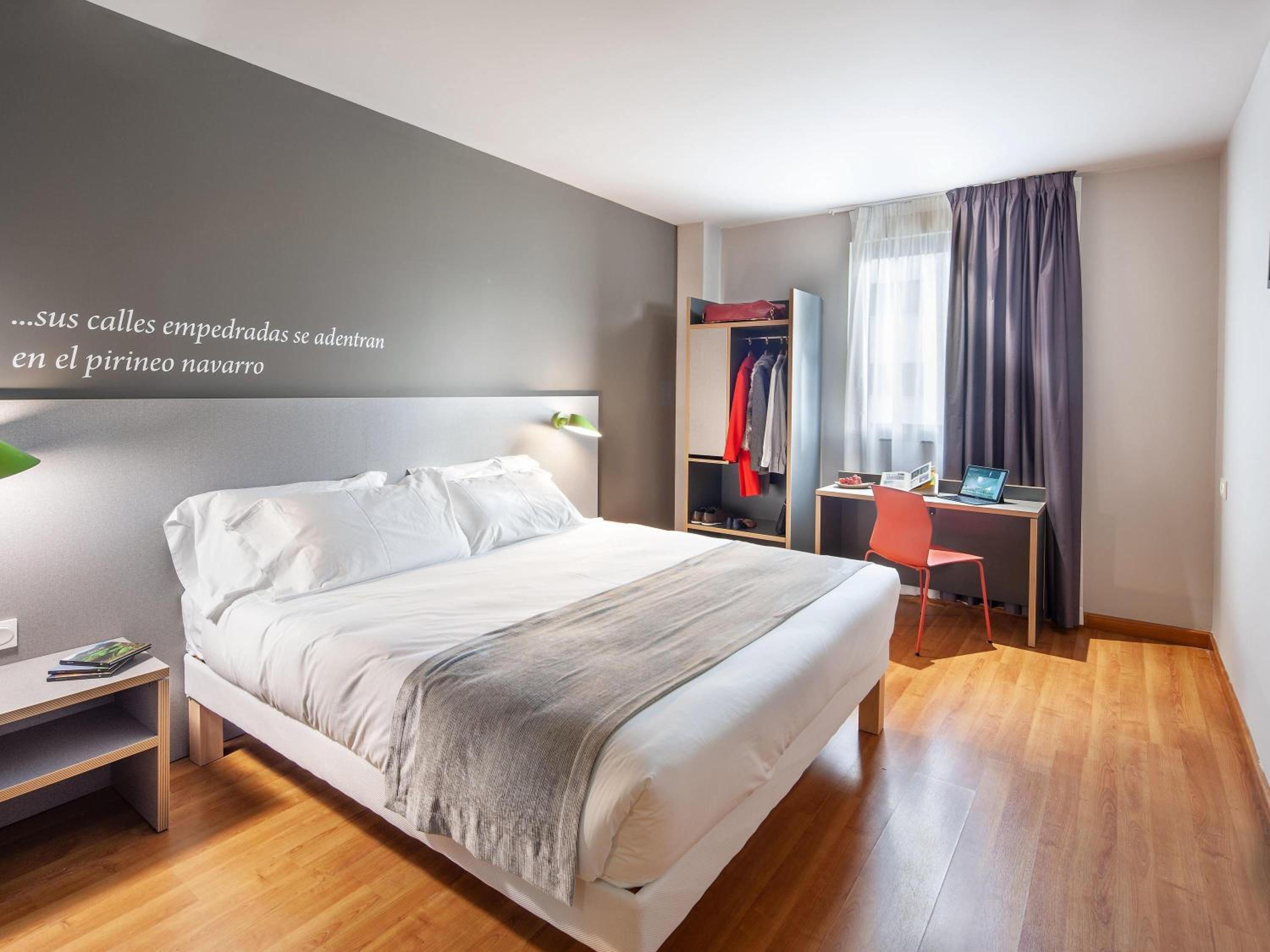 Standard Family Suite with Two Connecting Rooms - Photo 3