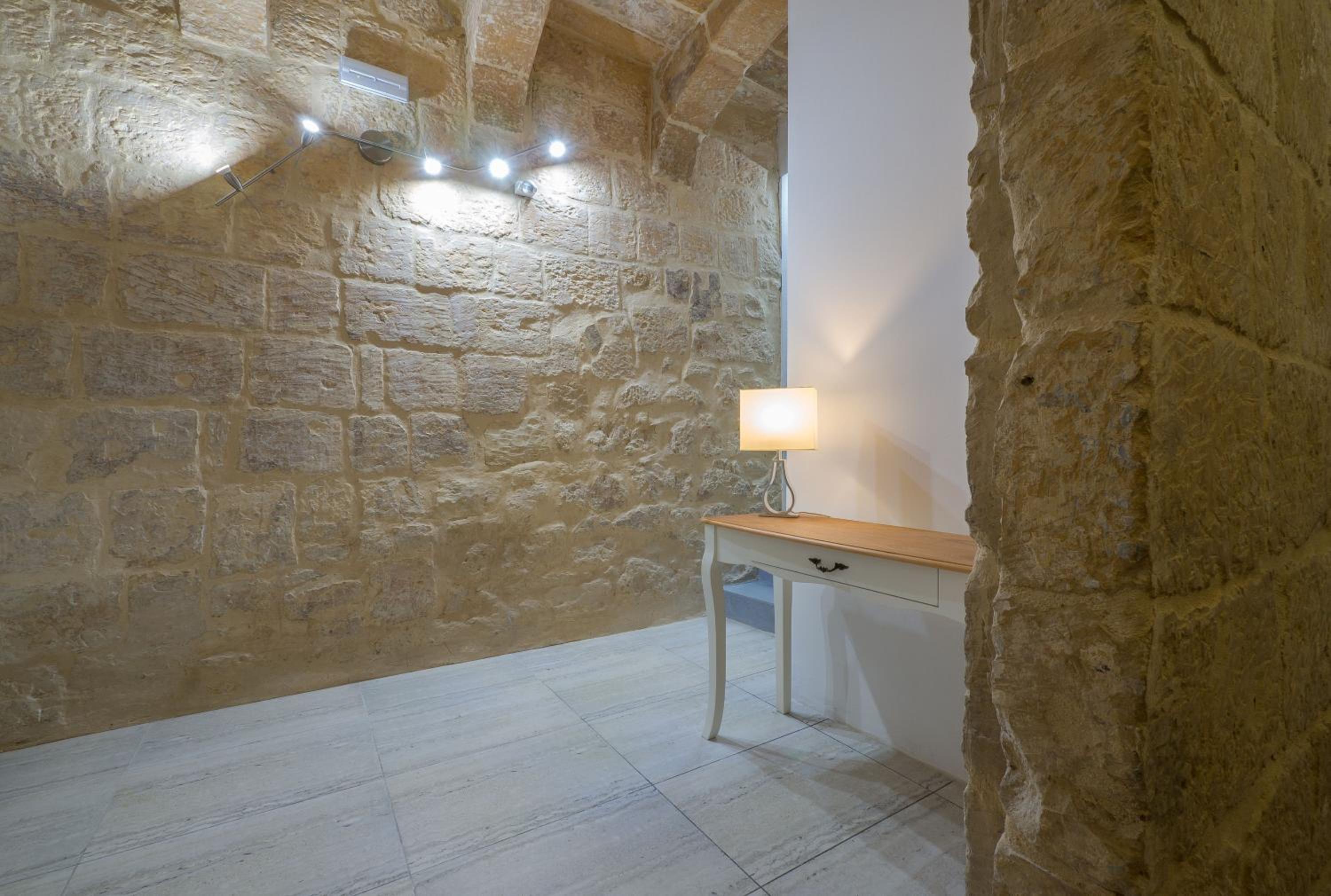 Studio with Side Sea View - Photo 19