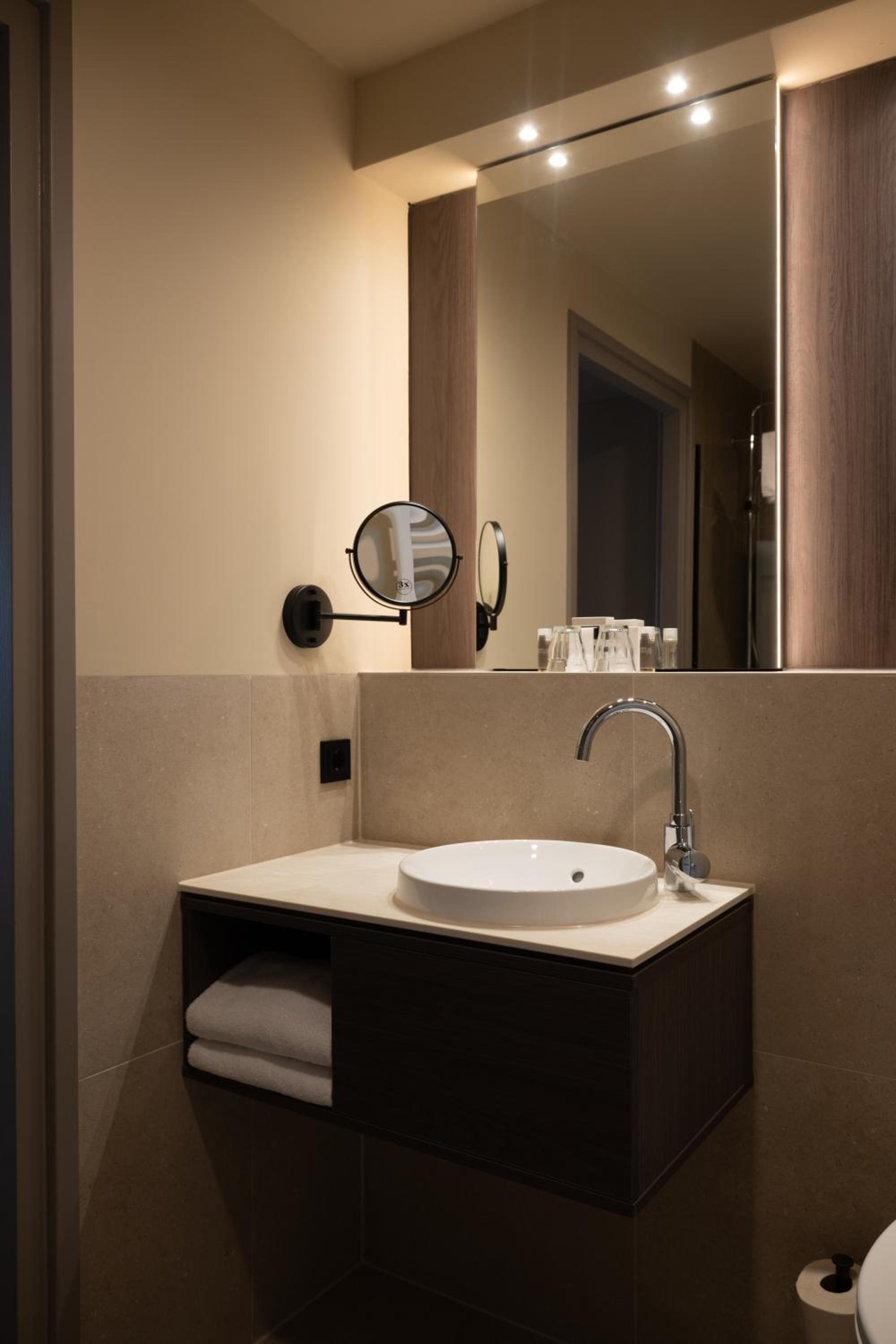 Double Room with Spa Bath photo 1