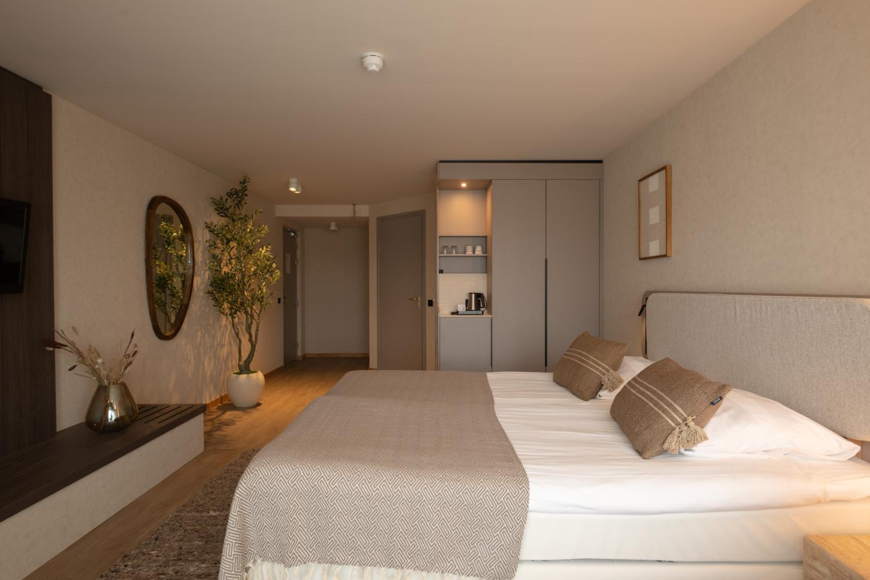 Double Room with Spa Bath photo 2