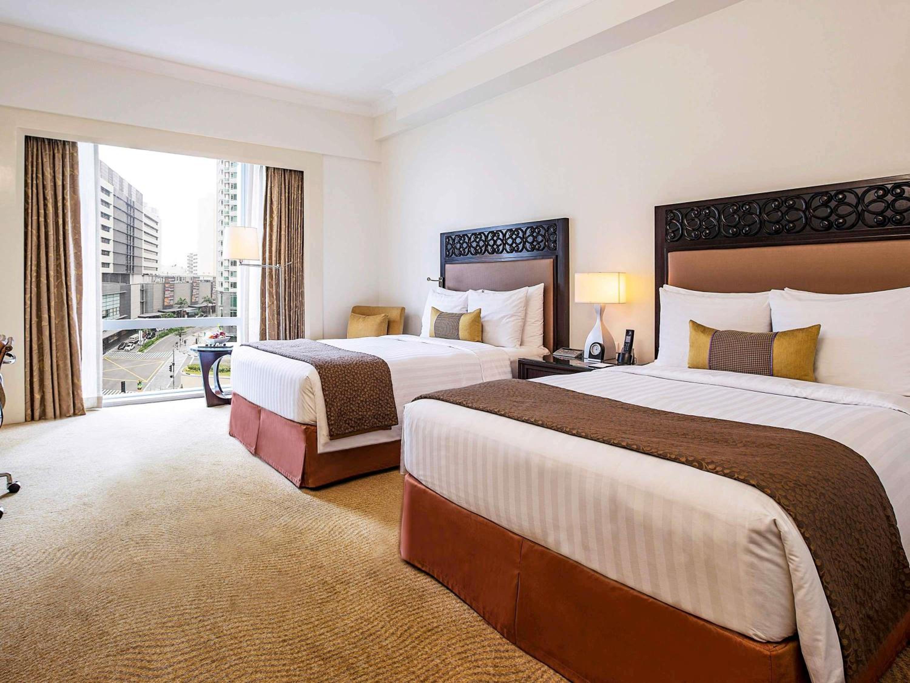 Deluxe Pool View Room with Two Queen Beds photo 2