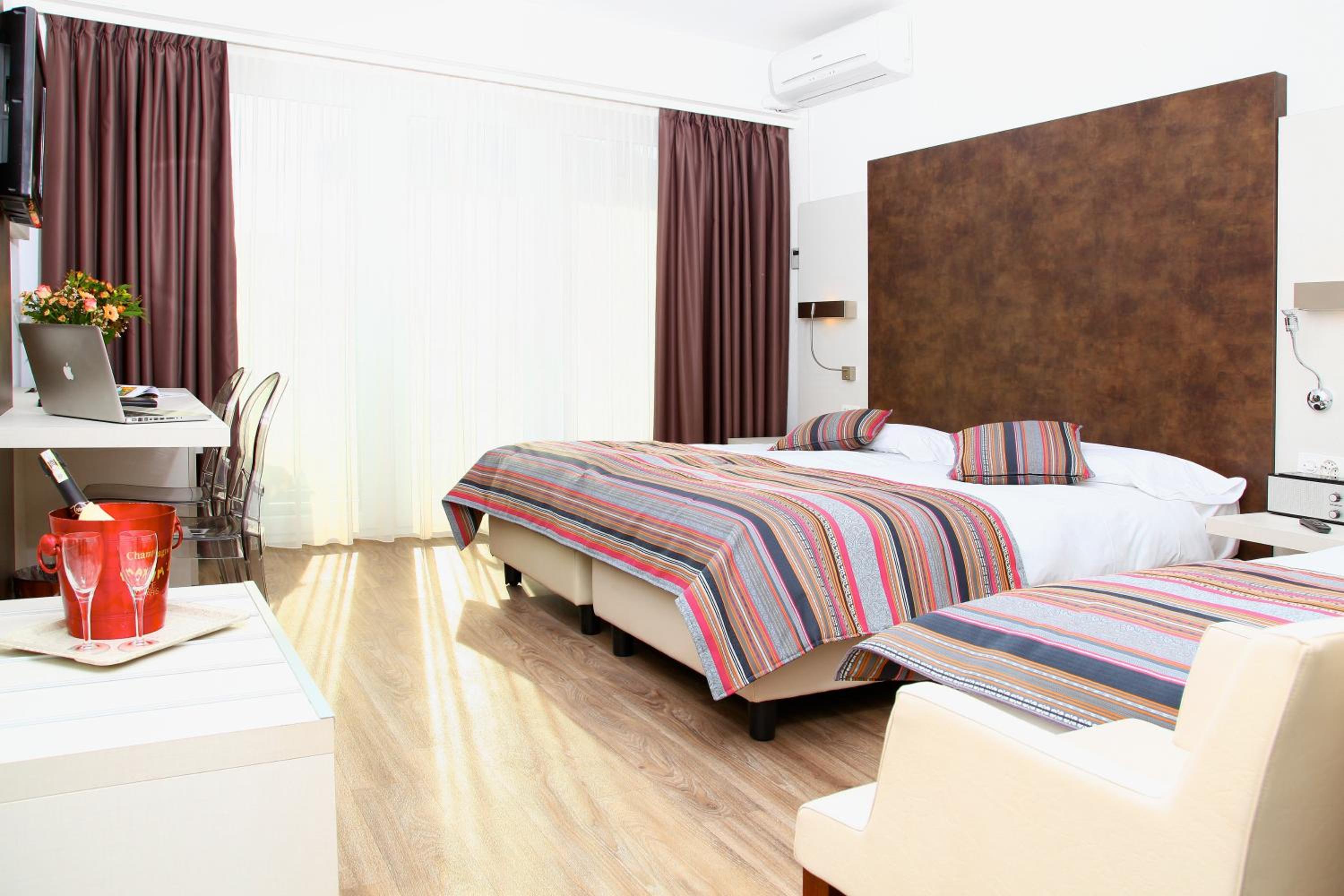 Triple Room with Balcony - Photo 2