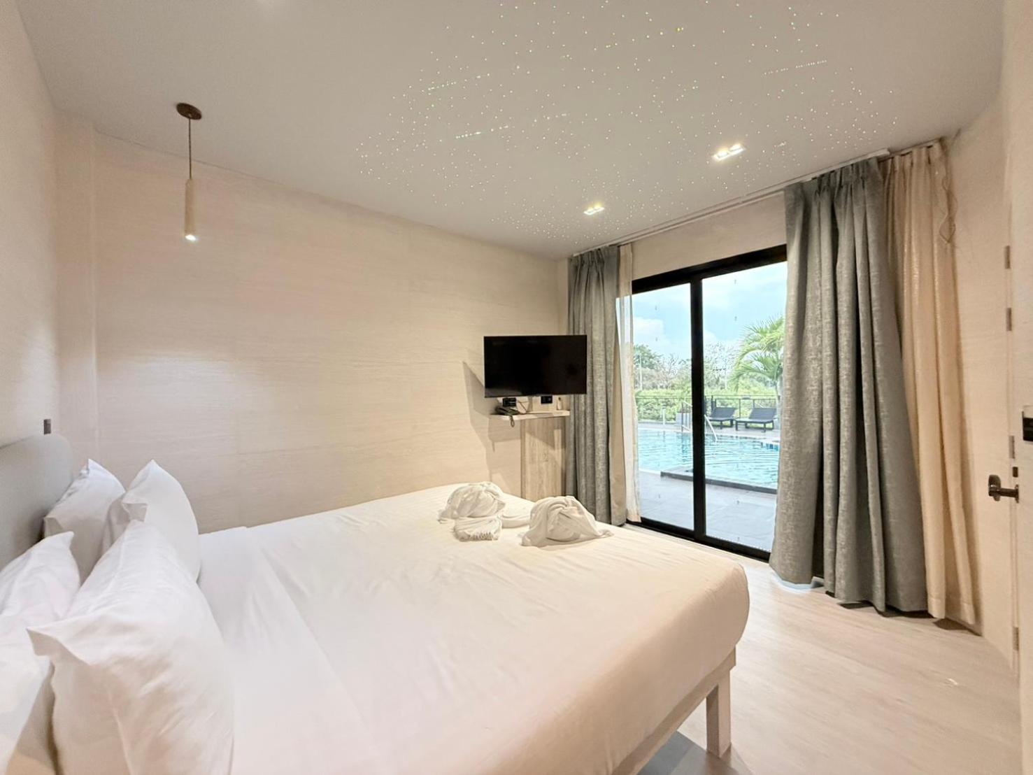 Double Room with Pool View photo 1