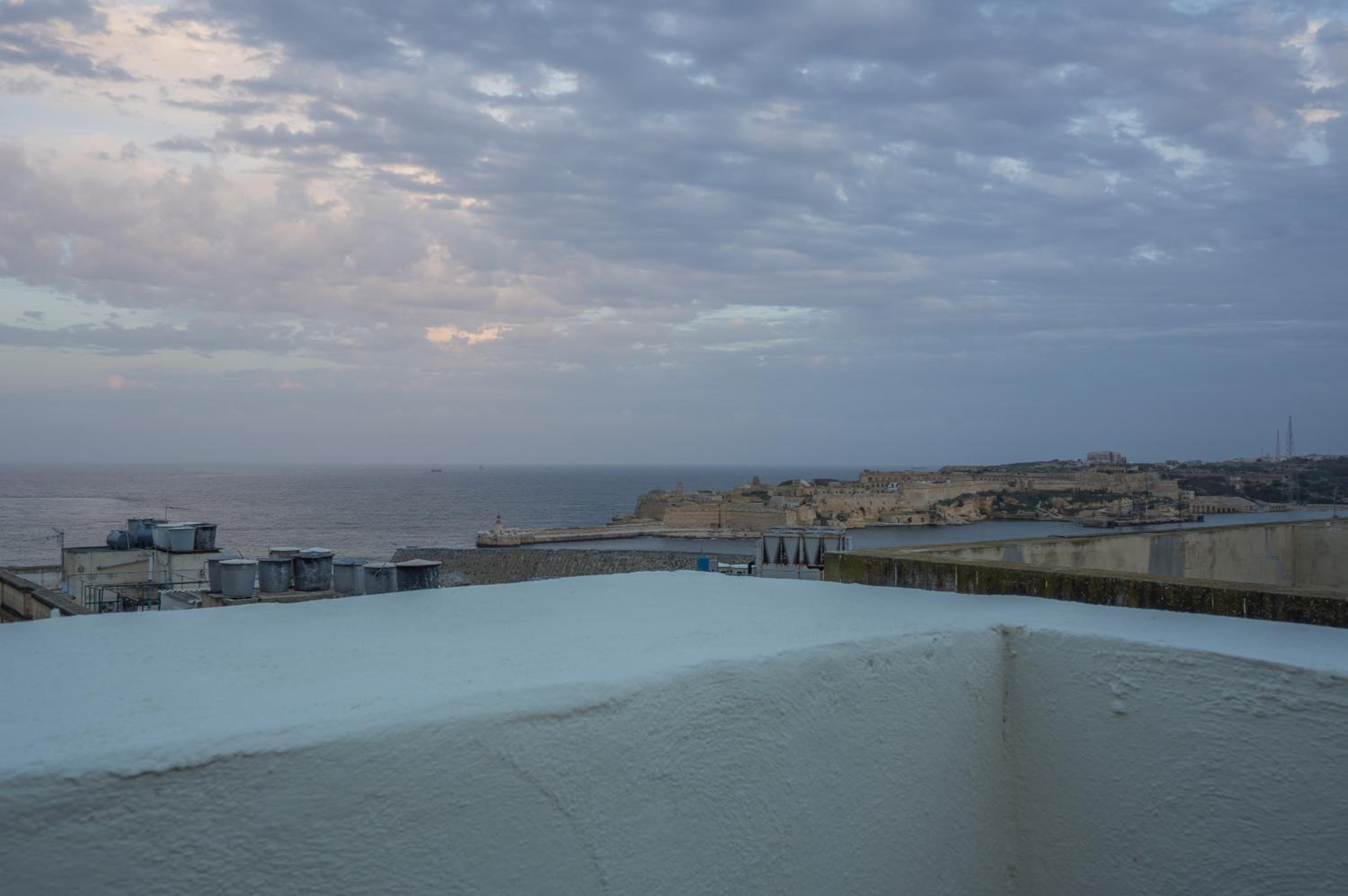 Studio with Side Sea View - Photo 3