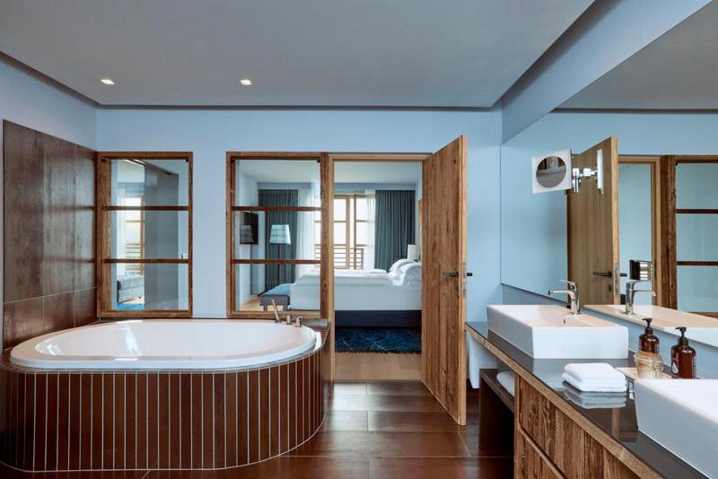 Suite with Mountain View photo 2