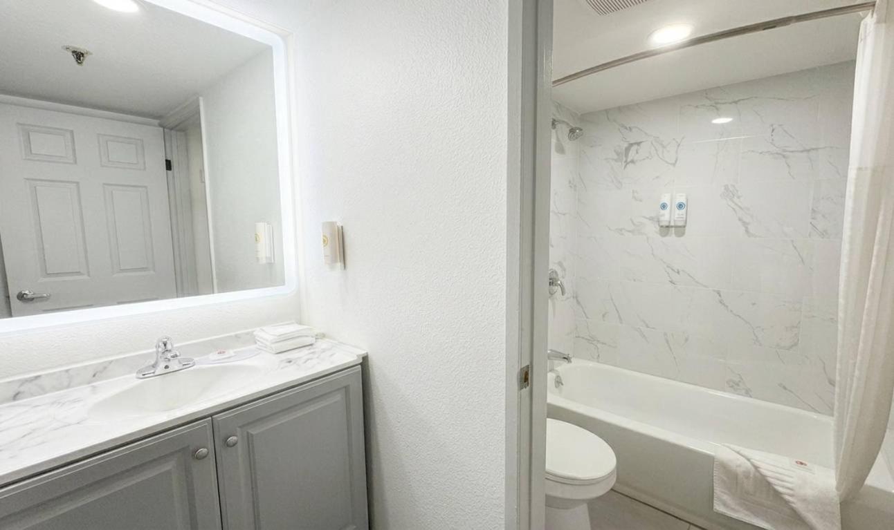 Queen Room - Non-Smoking - Photo 4