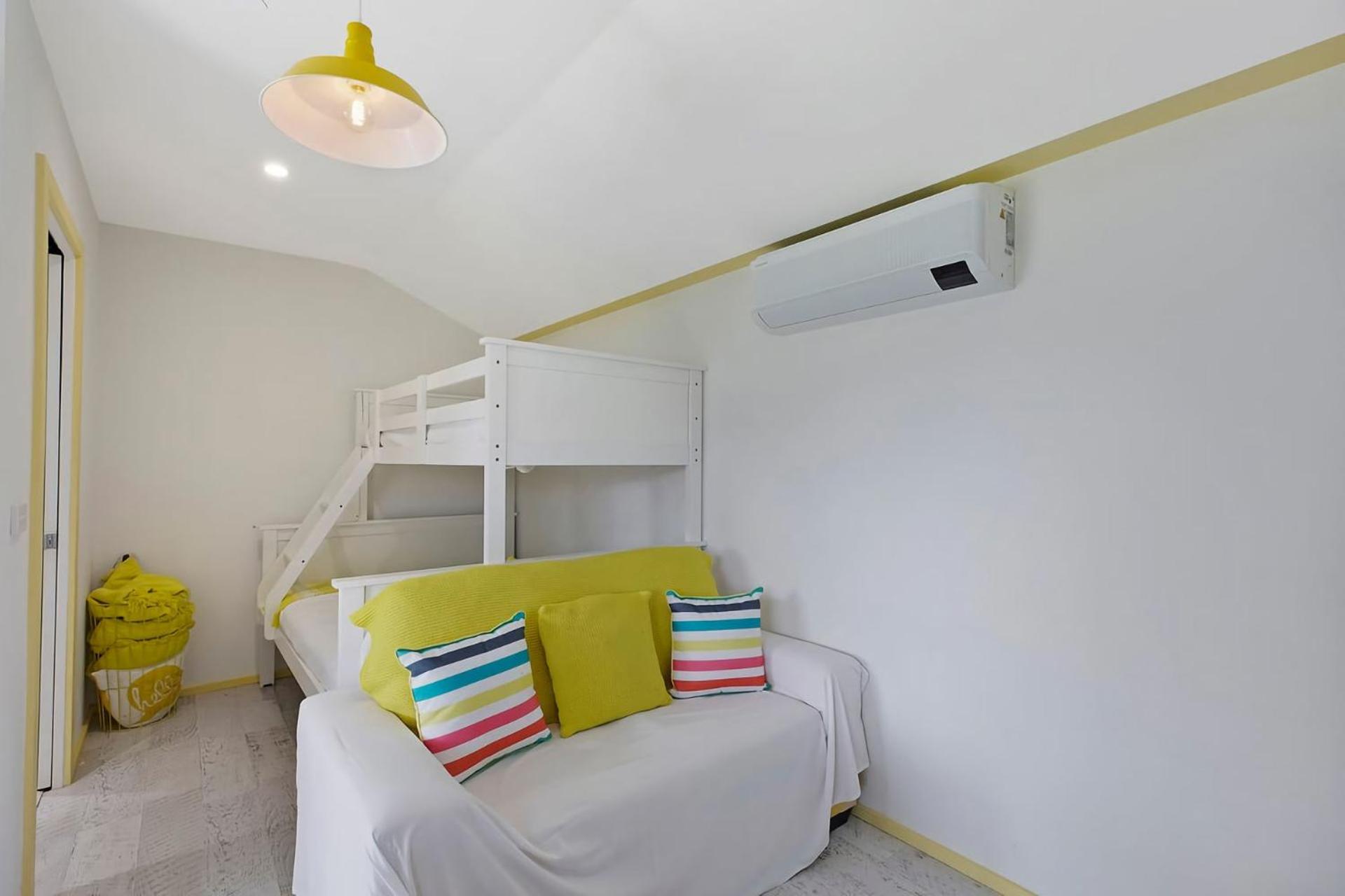 Three-Bedroom House photo 3