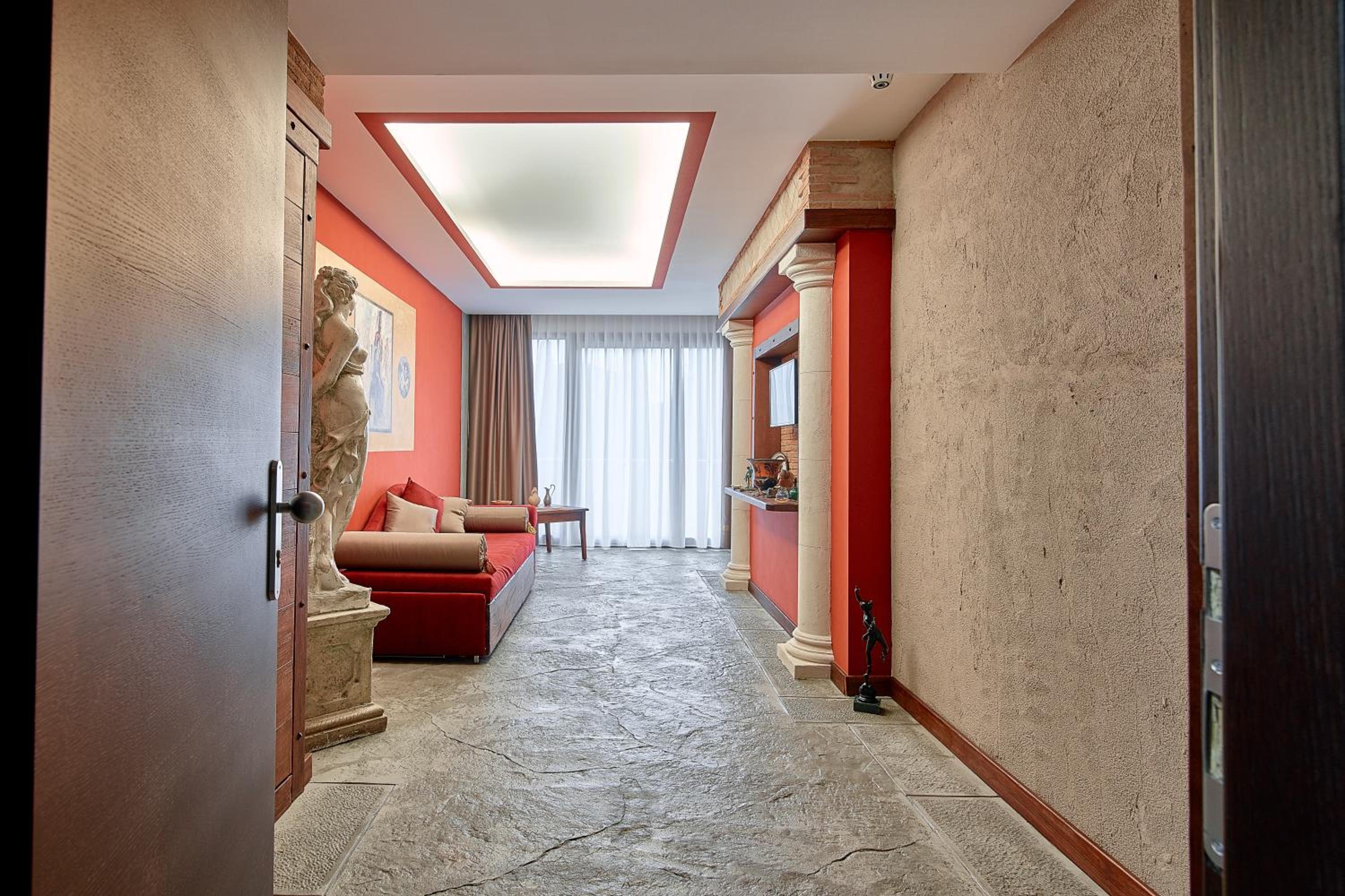 Superior Suite with Hot Tub photo 2