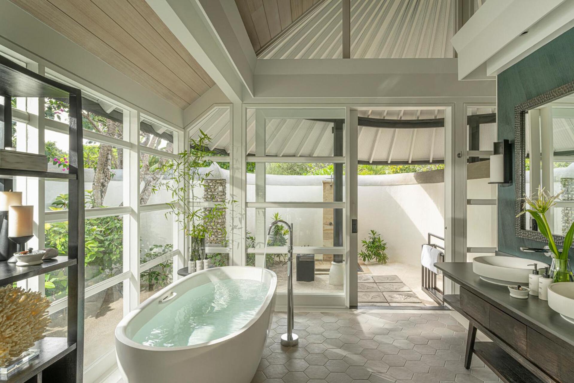 Sunset Family Beach Villa with Pool King photo 3