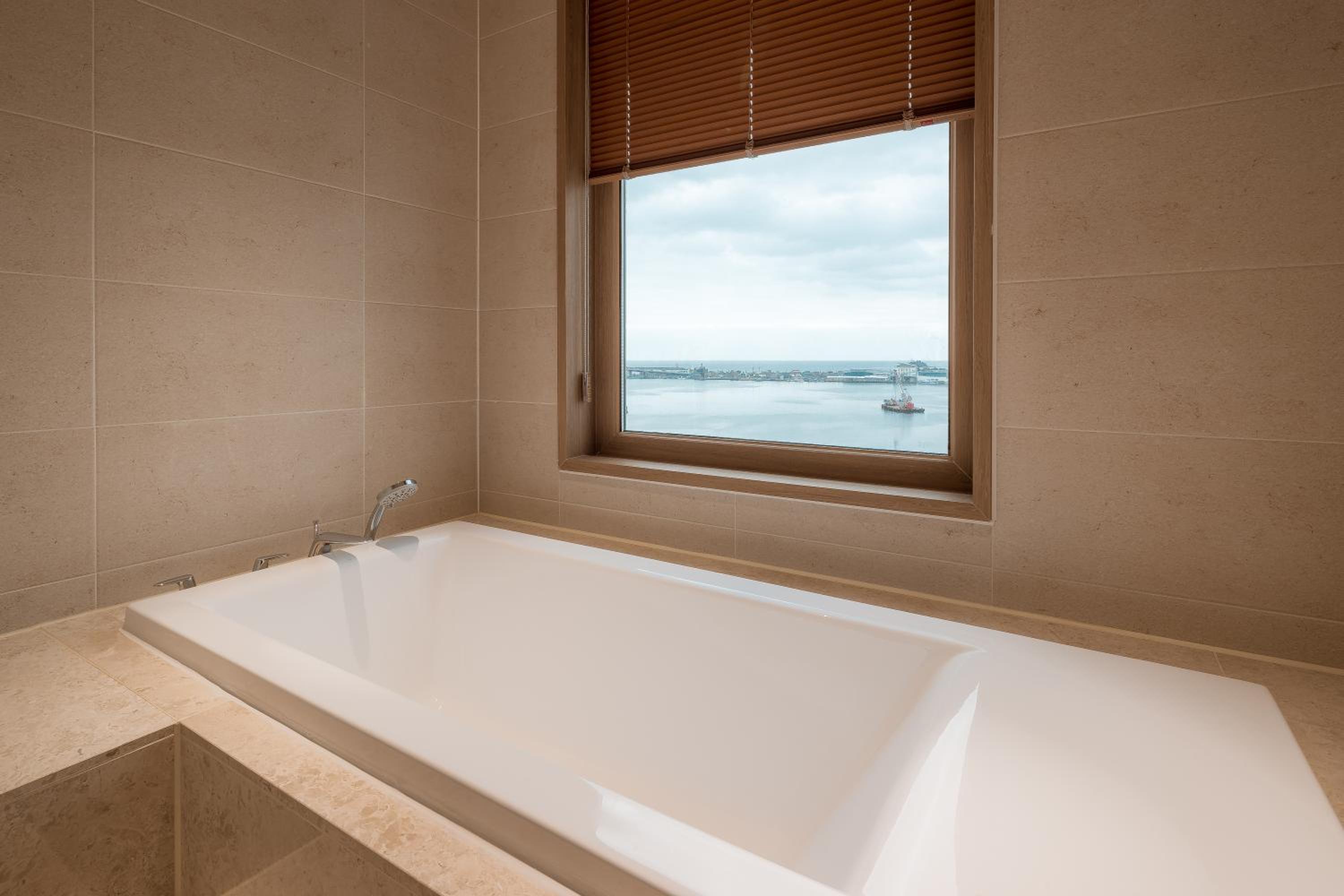  Royal Suite - Photo 1