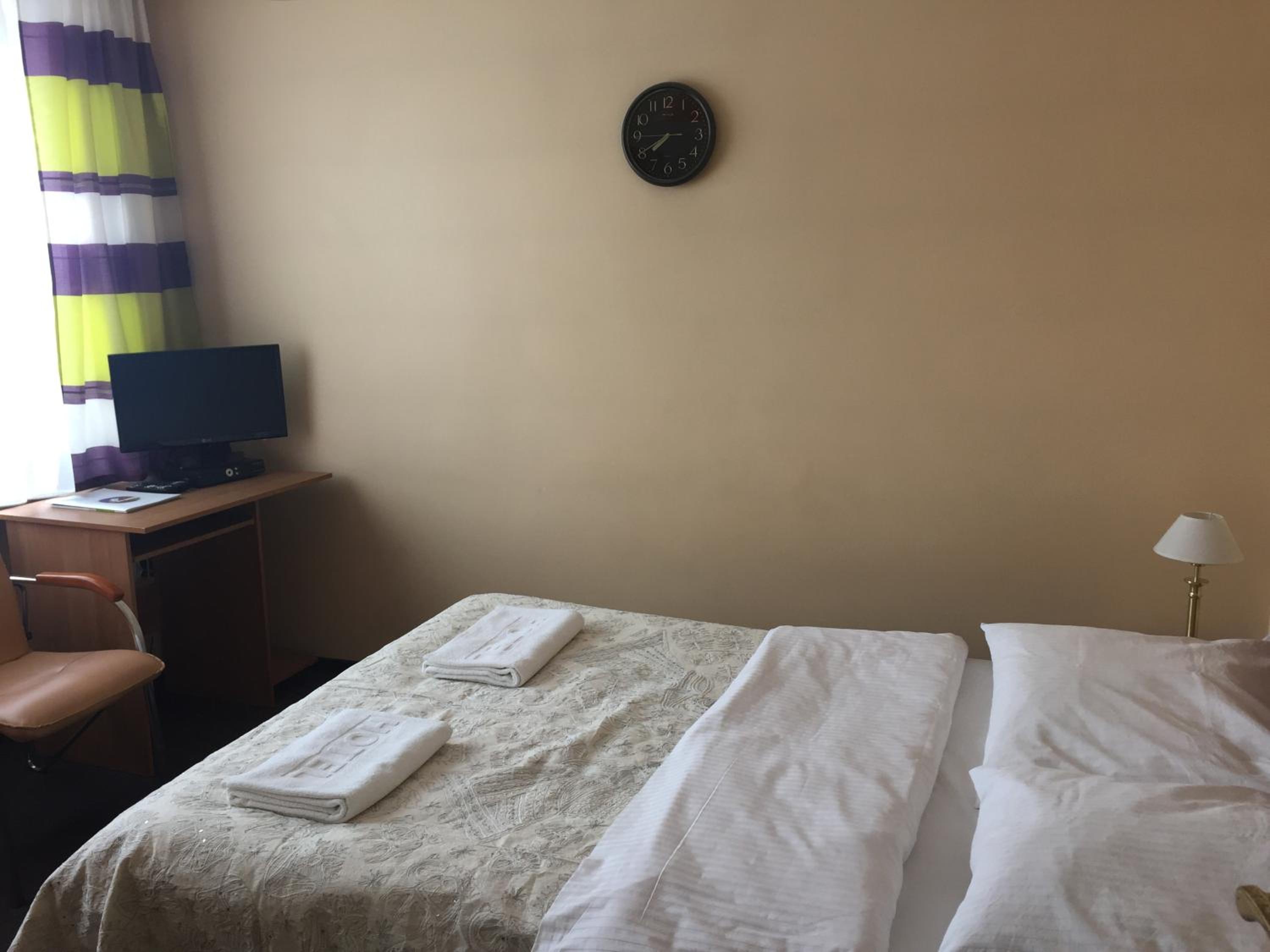 Double or Twin Room - Photo 4