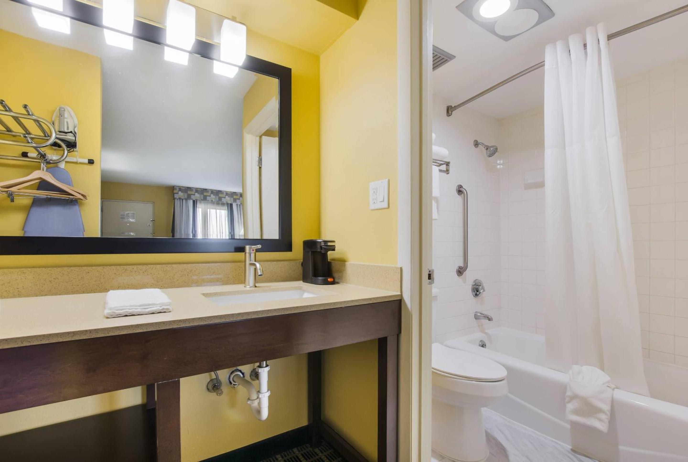 King Room - Disability Access/Non-Smoking - Photo 2