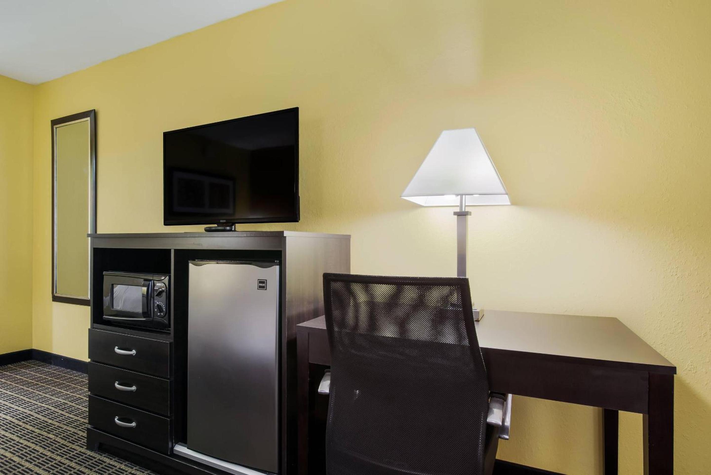King Room - Disability Access/Non-Smoking - Photo 1