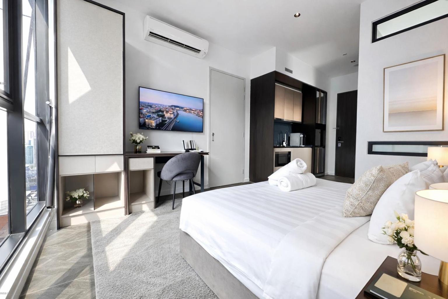 Deluxe Suite with Spa Bath