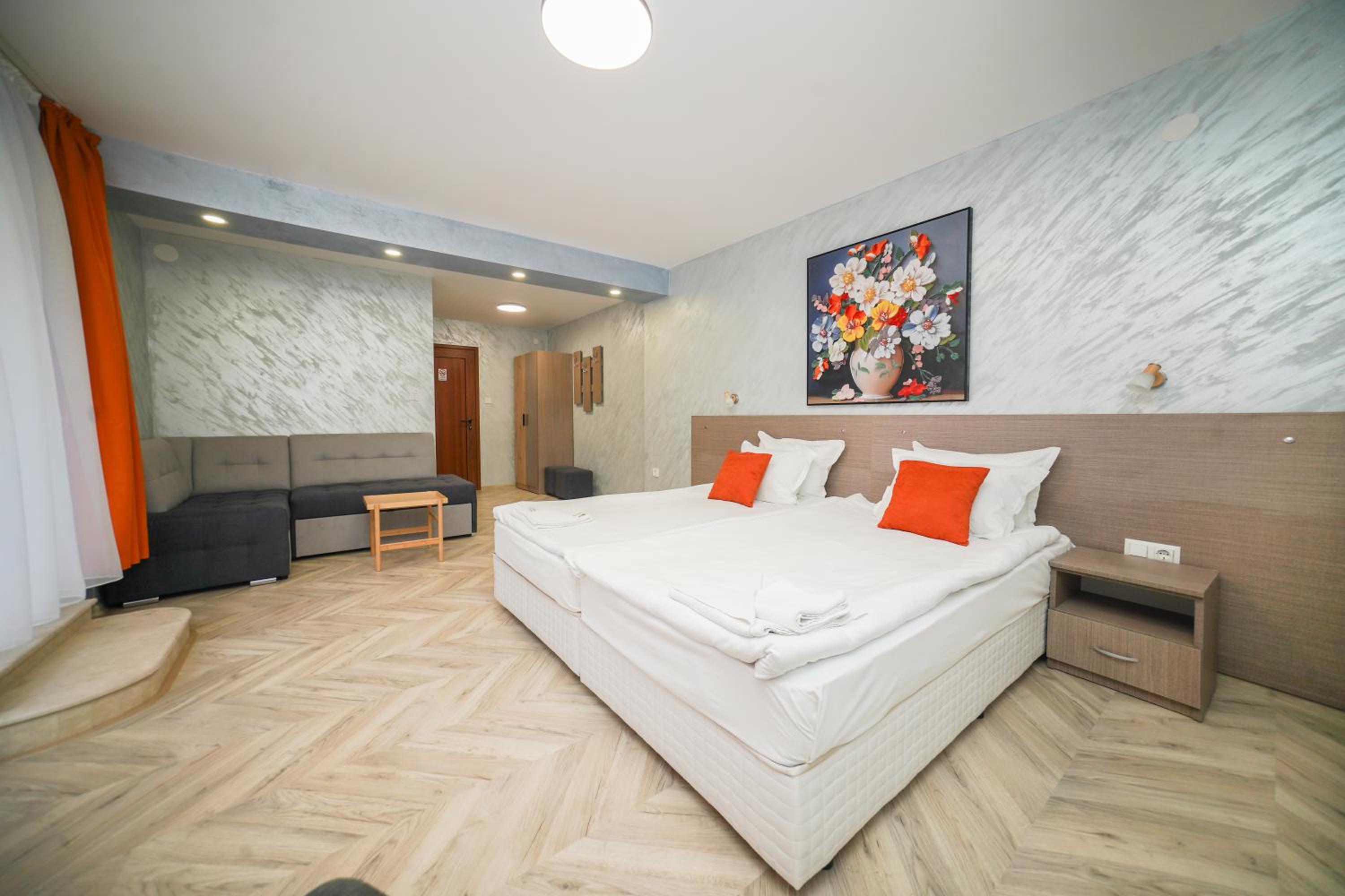 King Studio with Sofa Bed