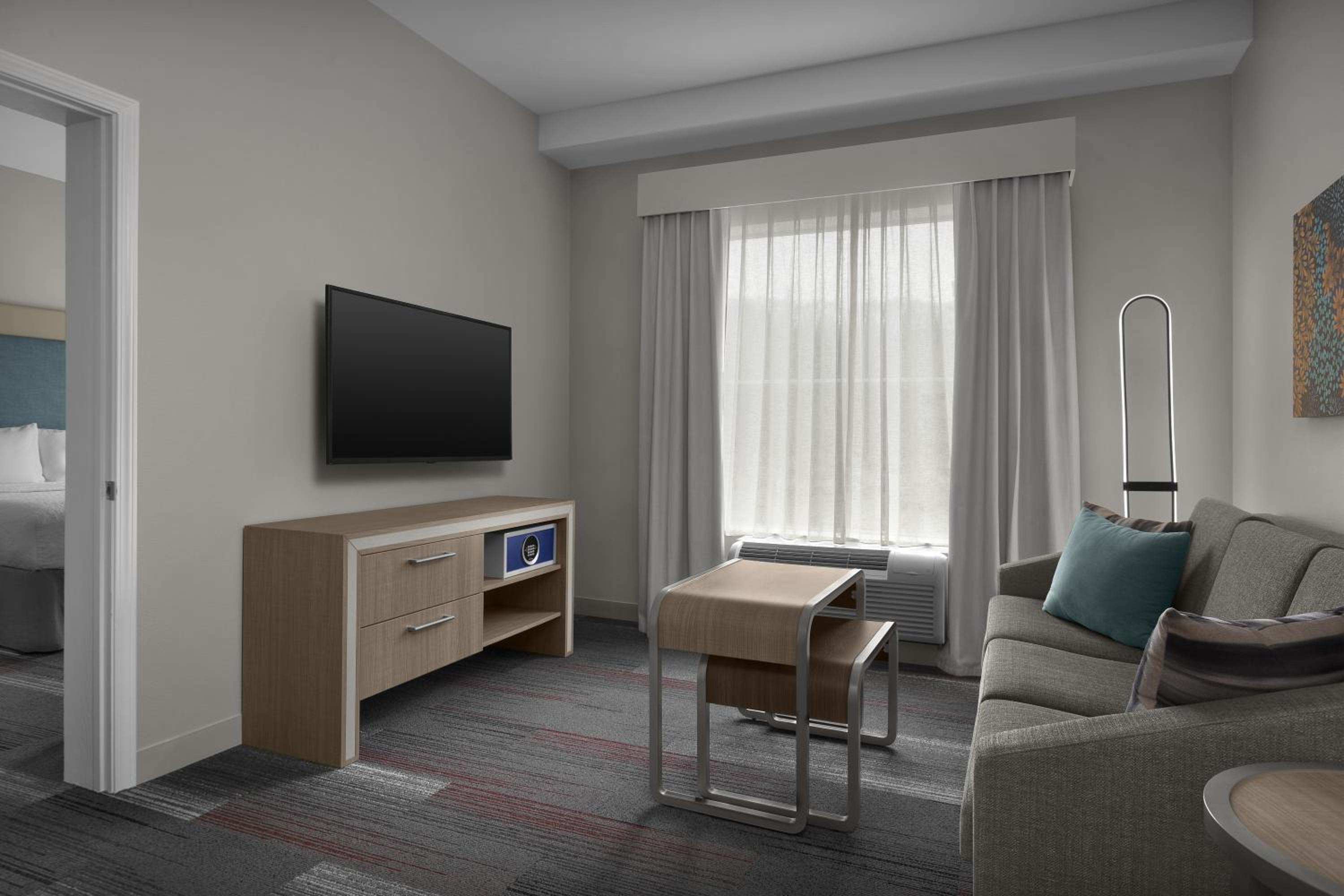 King Suite with Accessible Tub - Mobility and Hearing Access/Non-Smoking - Photo 3
