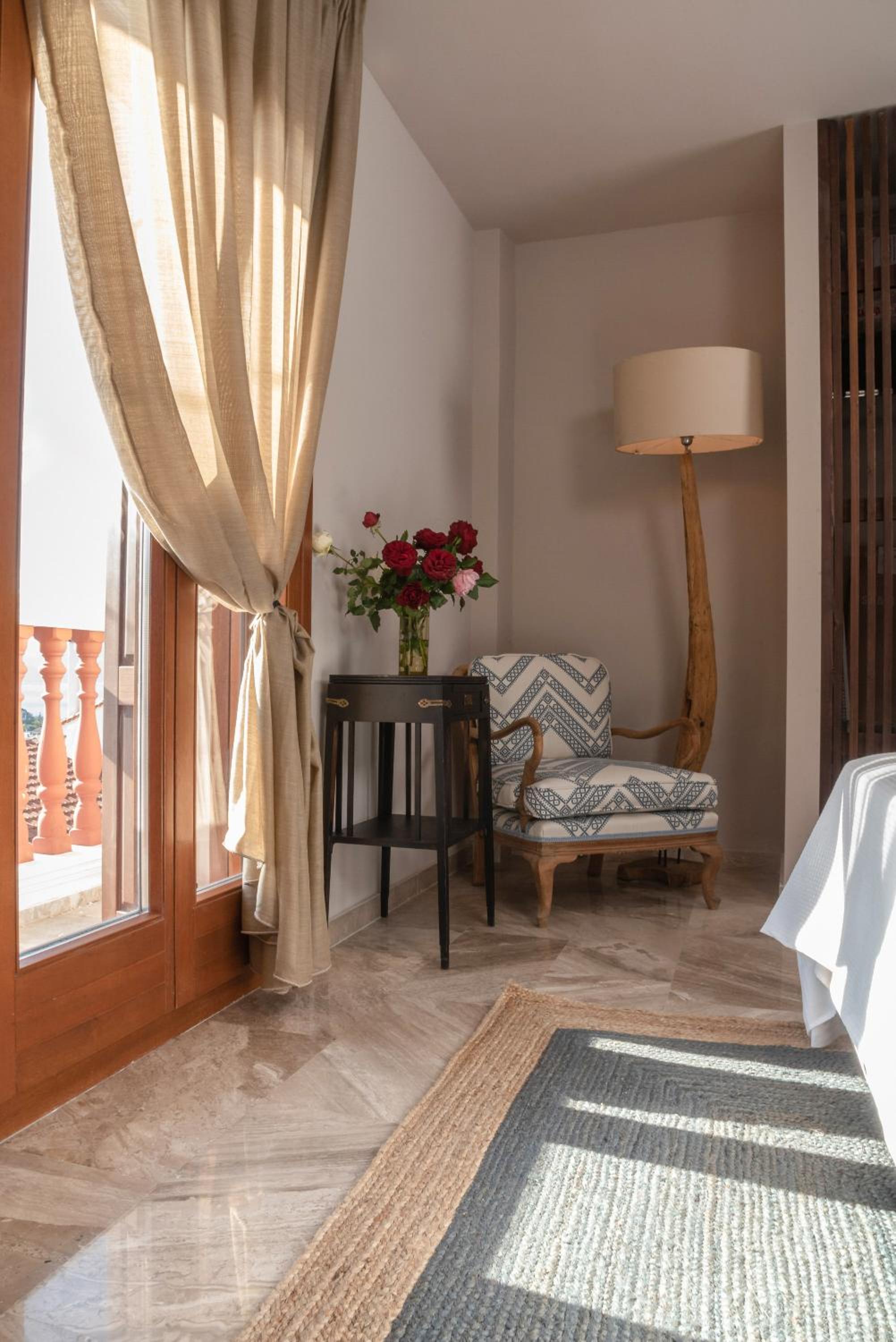 Deluxe Double Room with Balcony and Sea View