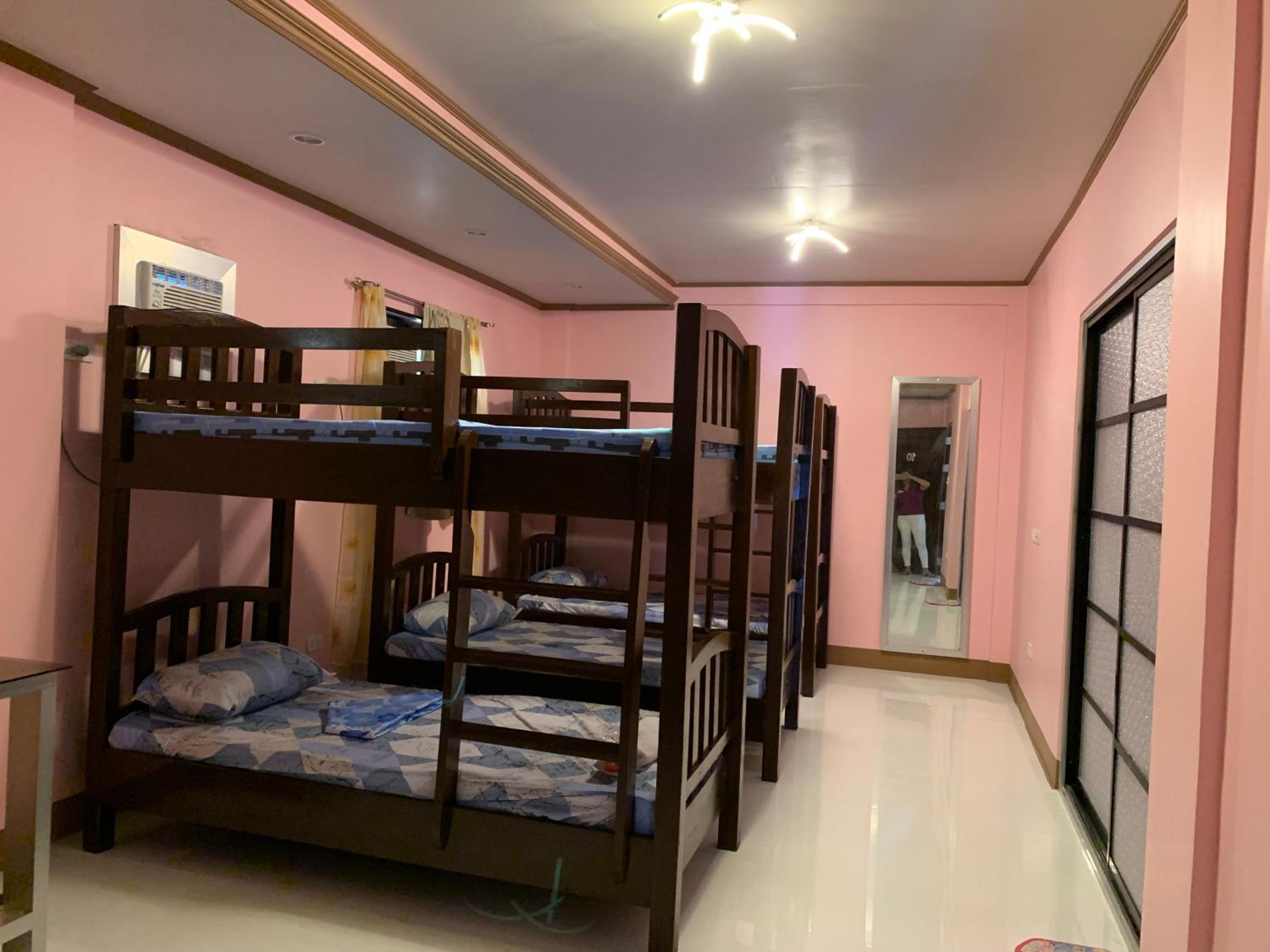 8-Bed Mixed Dormitory Room photo 3