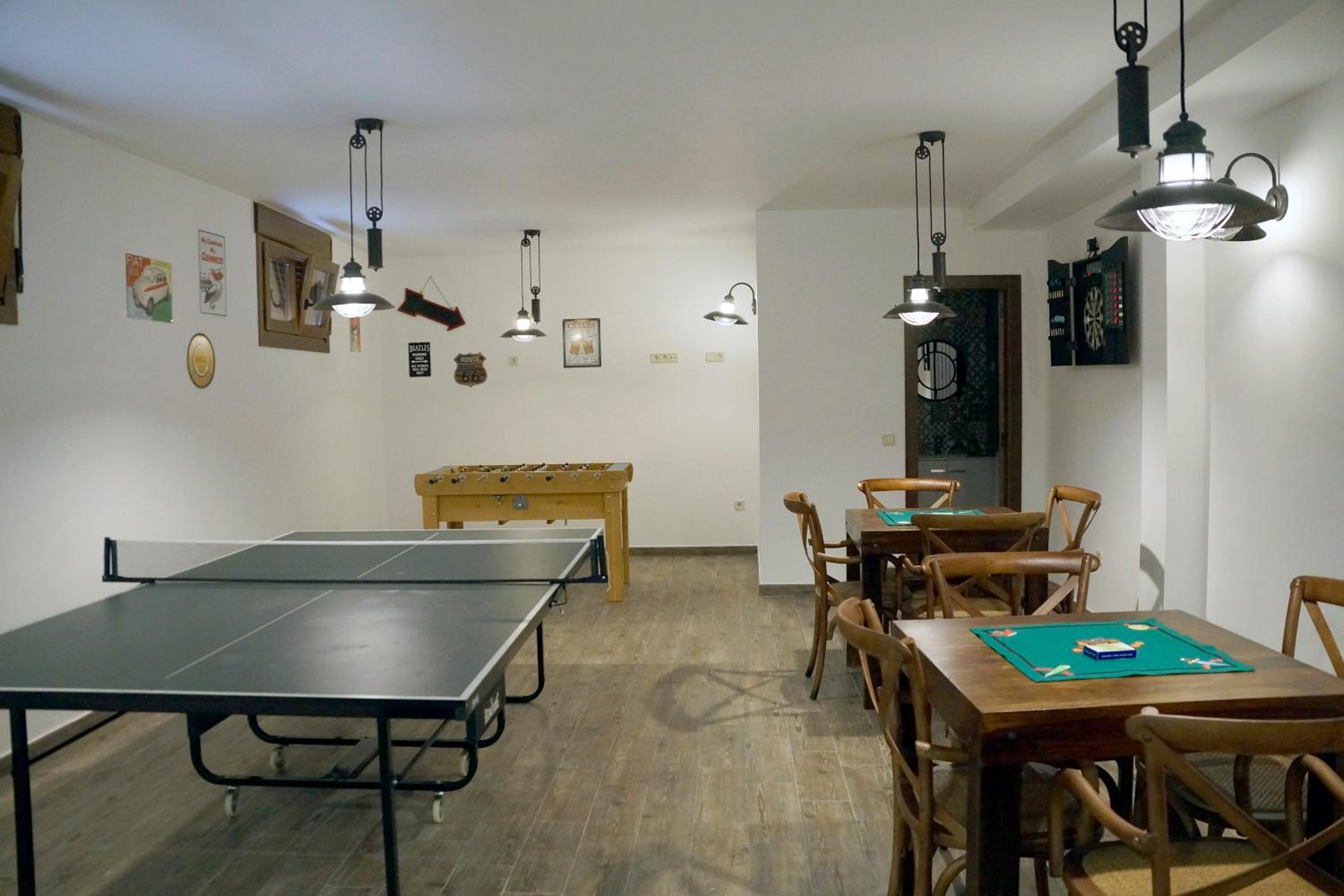 Family Studio (4 Adults) photo 3
