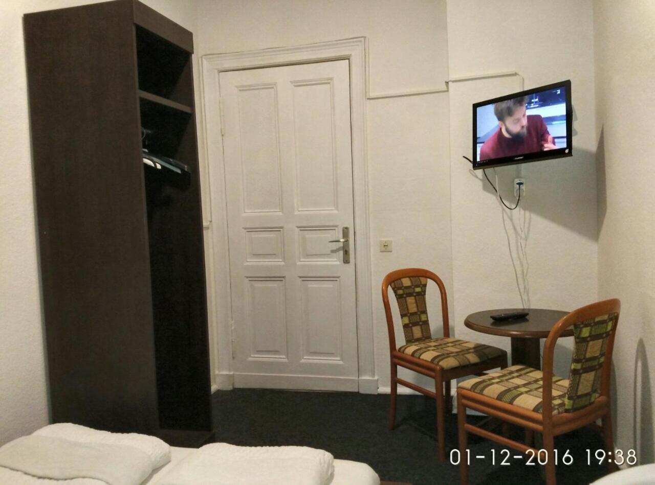 Double Room with Shared Bathroom photo 2