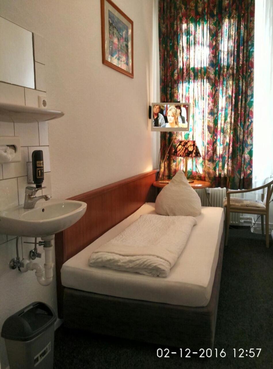 Single Room with Shared Bathroom photo 1