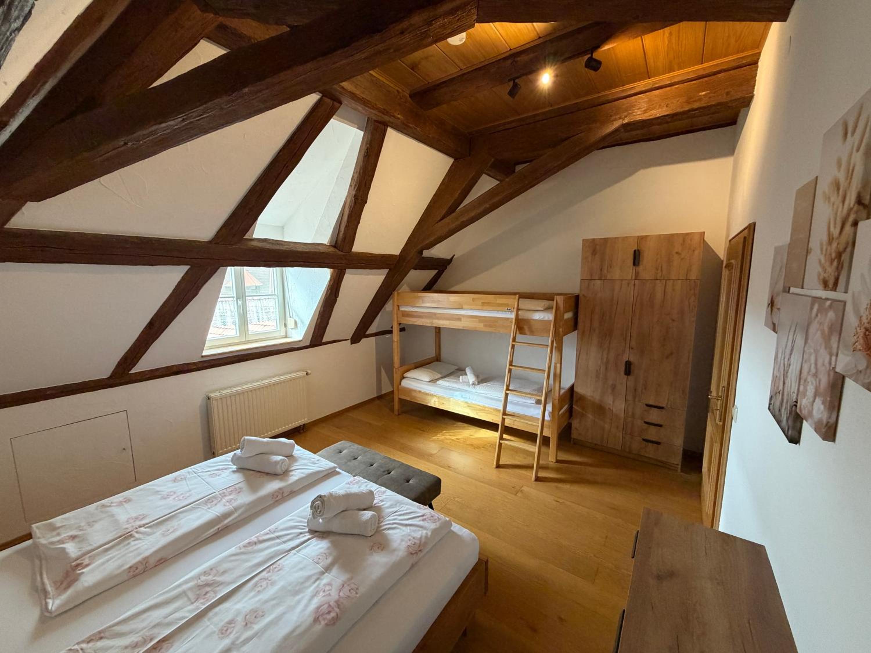 One-Bedroom Apartment with Lake View photo 3