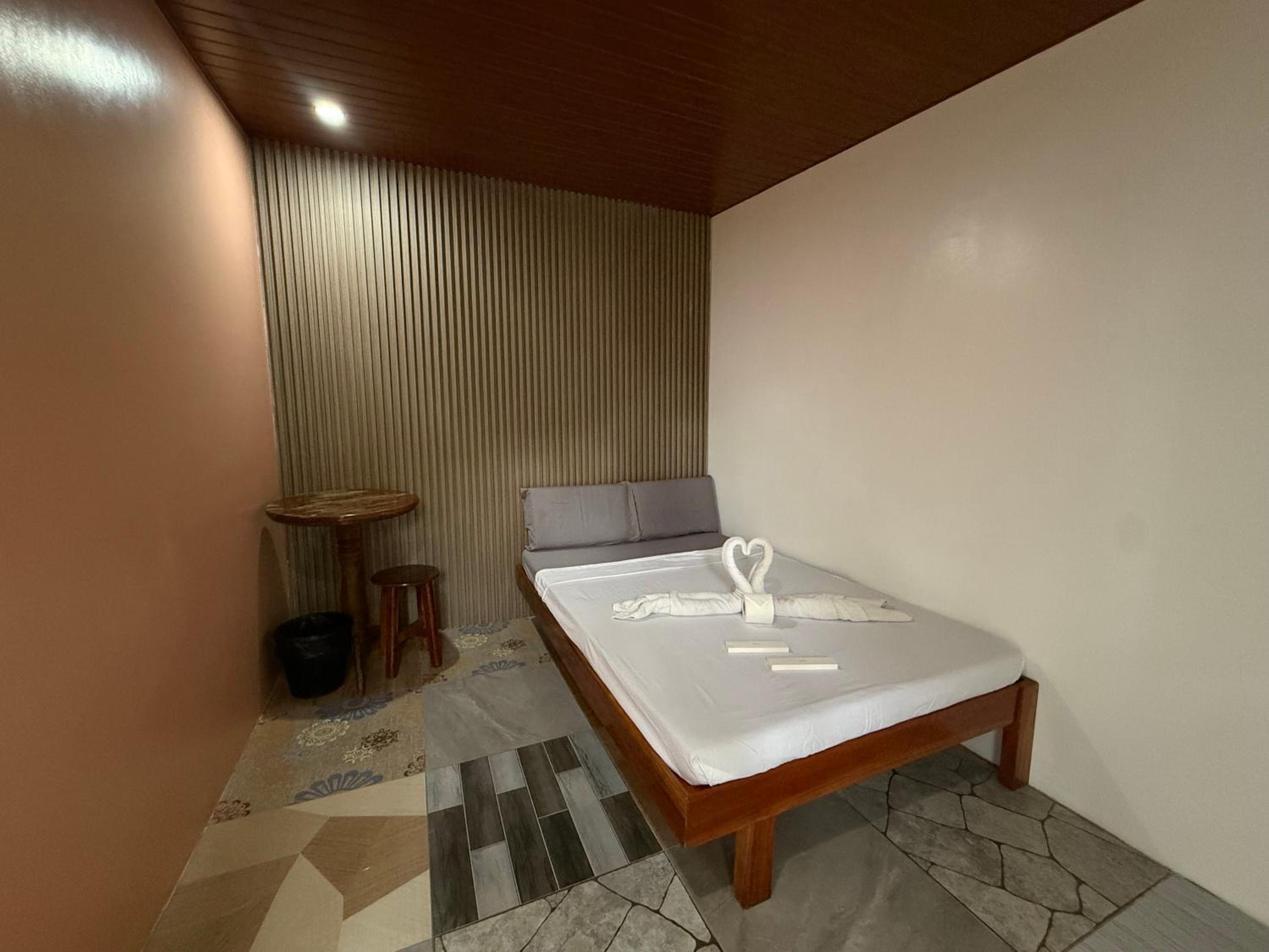 Budget Double Room photo 2
