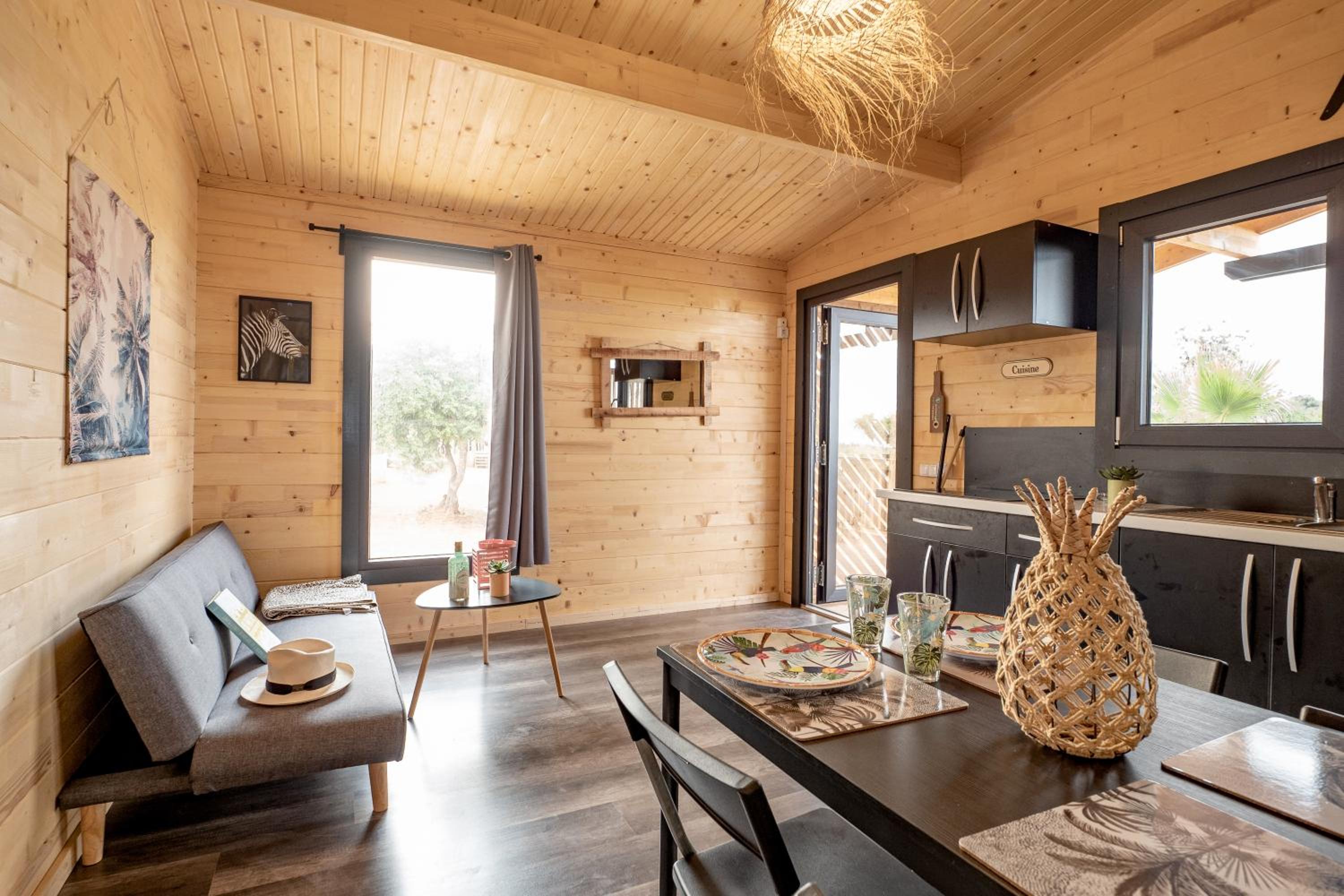 Deluxe Bungalow photo 2