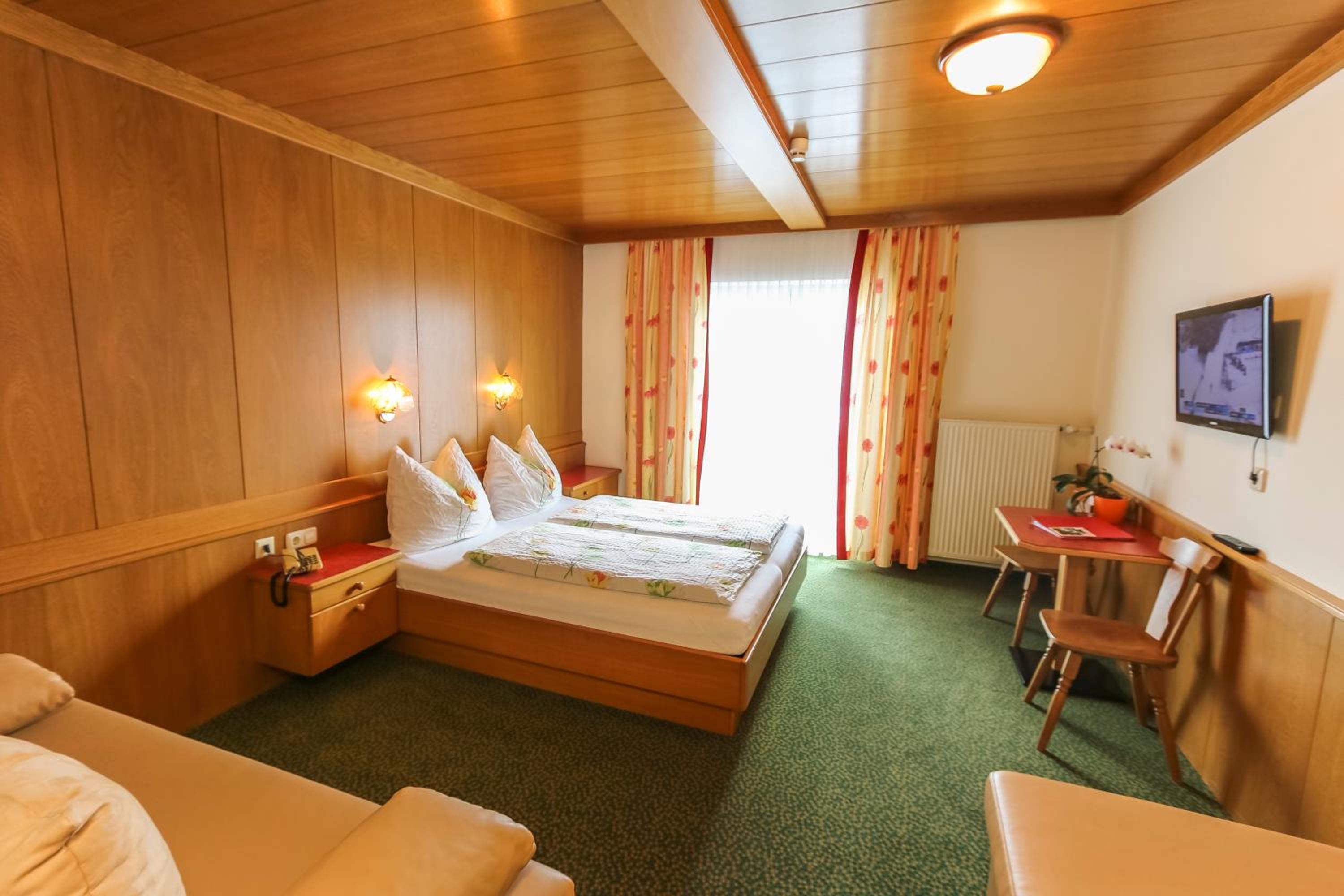 Quadruple Room - Photo 2