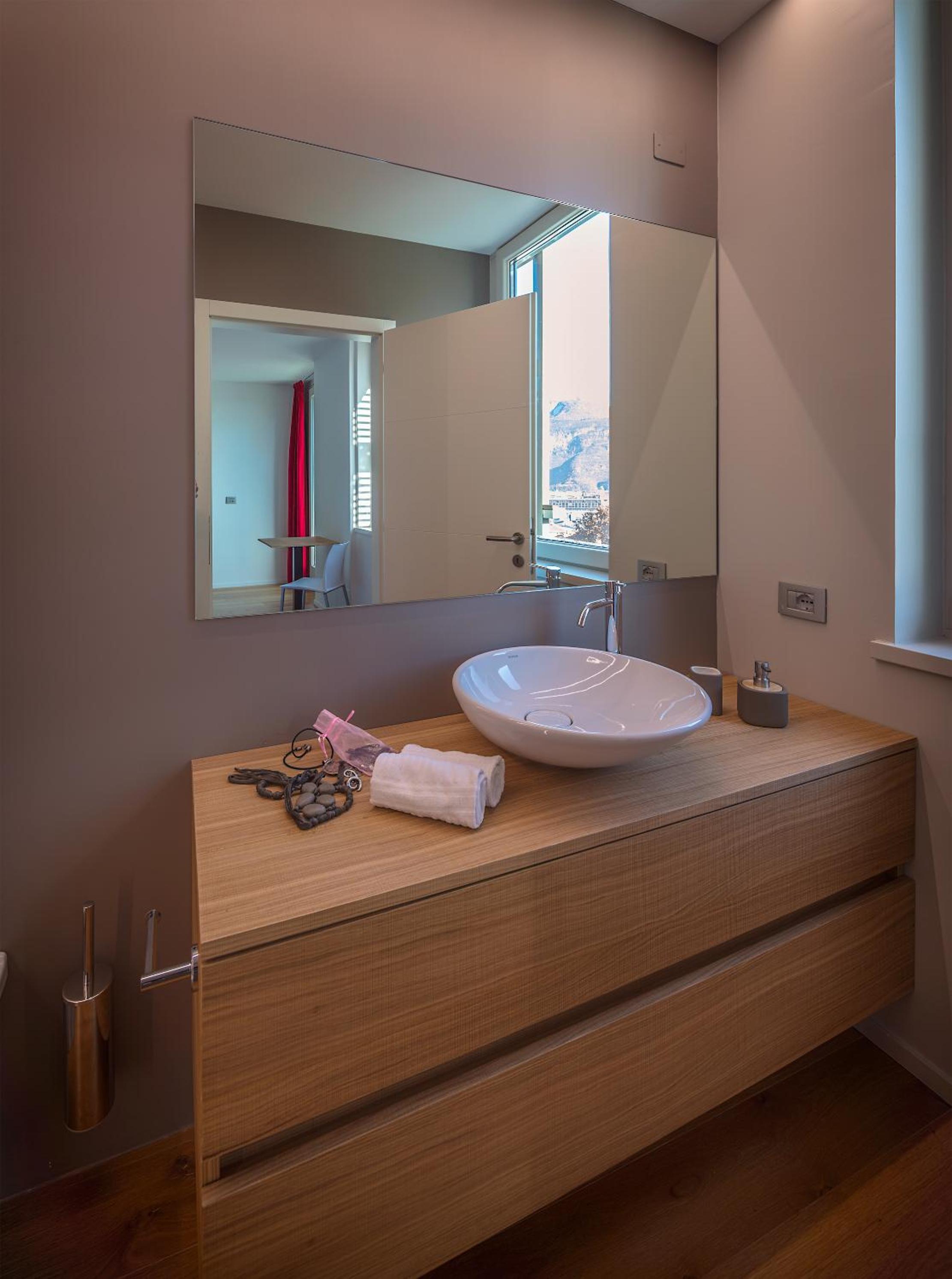 Deluxe Double or Twin Room with Garden Access photo 3
