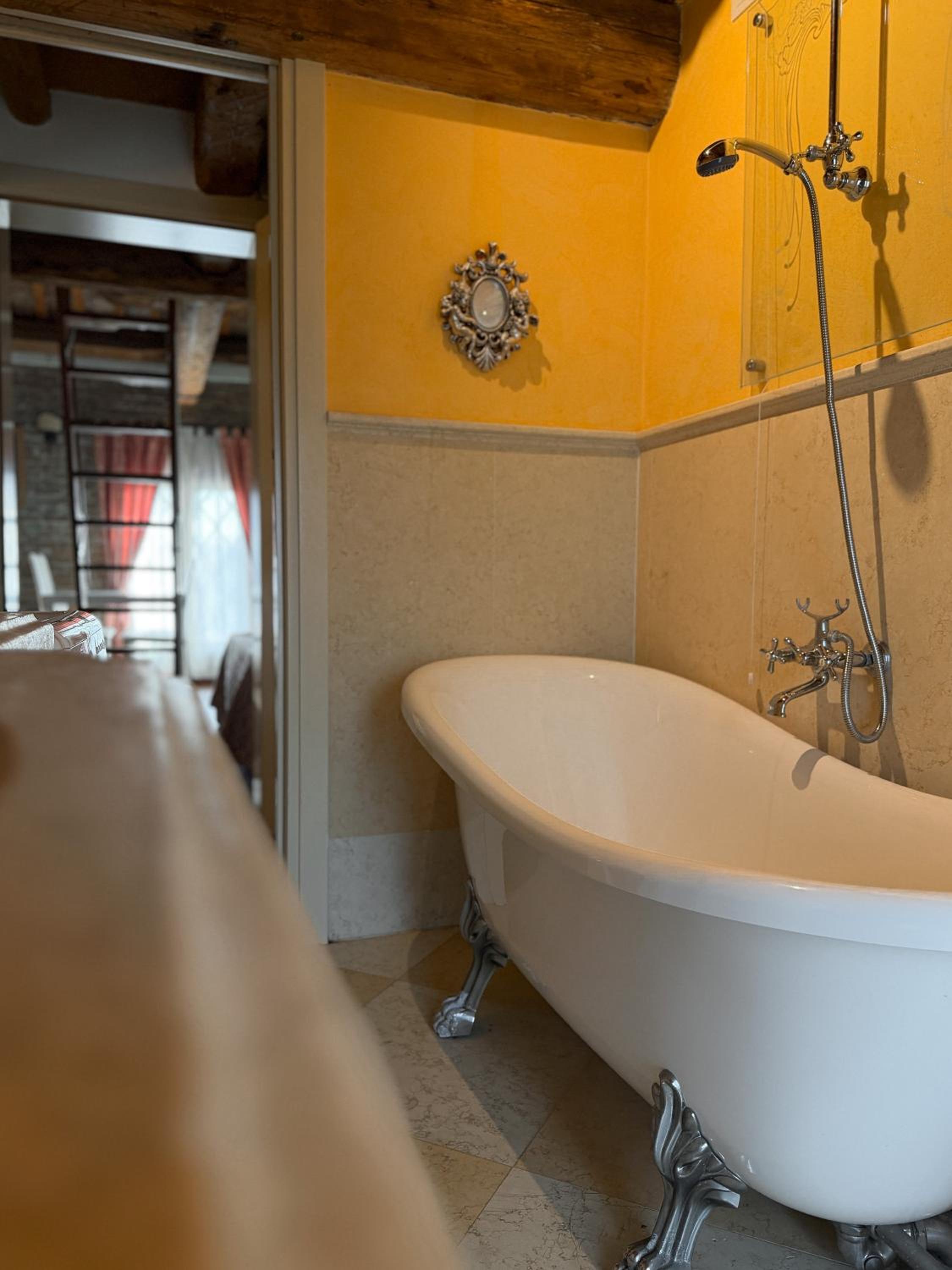 Deluxe Junior Suite - Photo 3