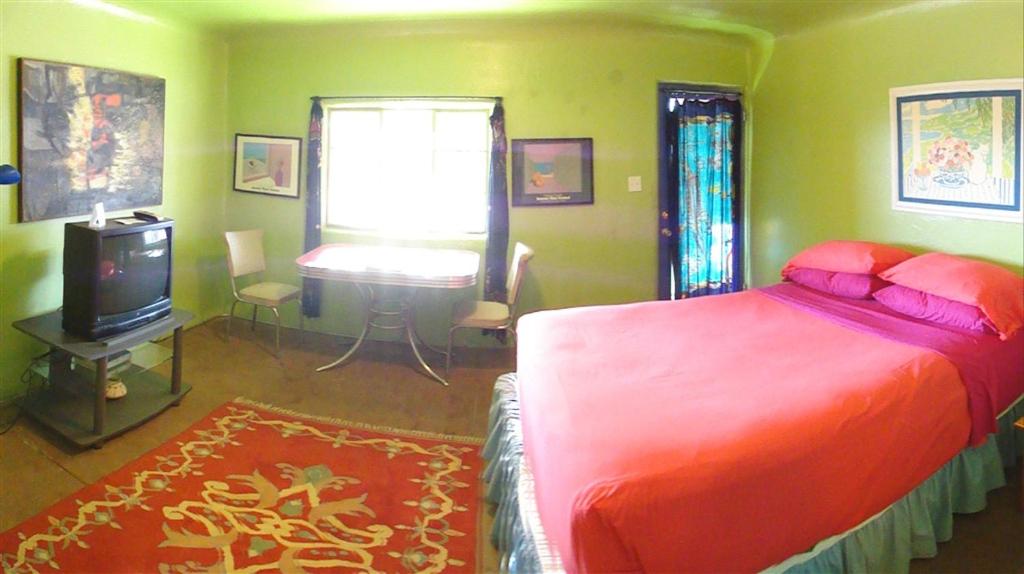 Queen Room photo 1