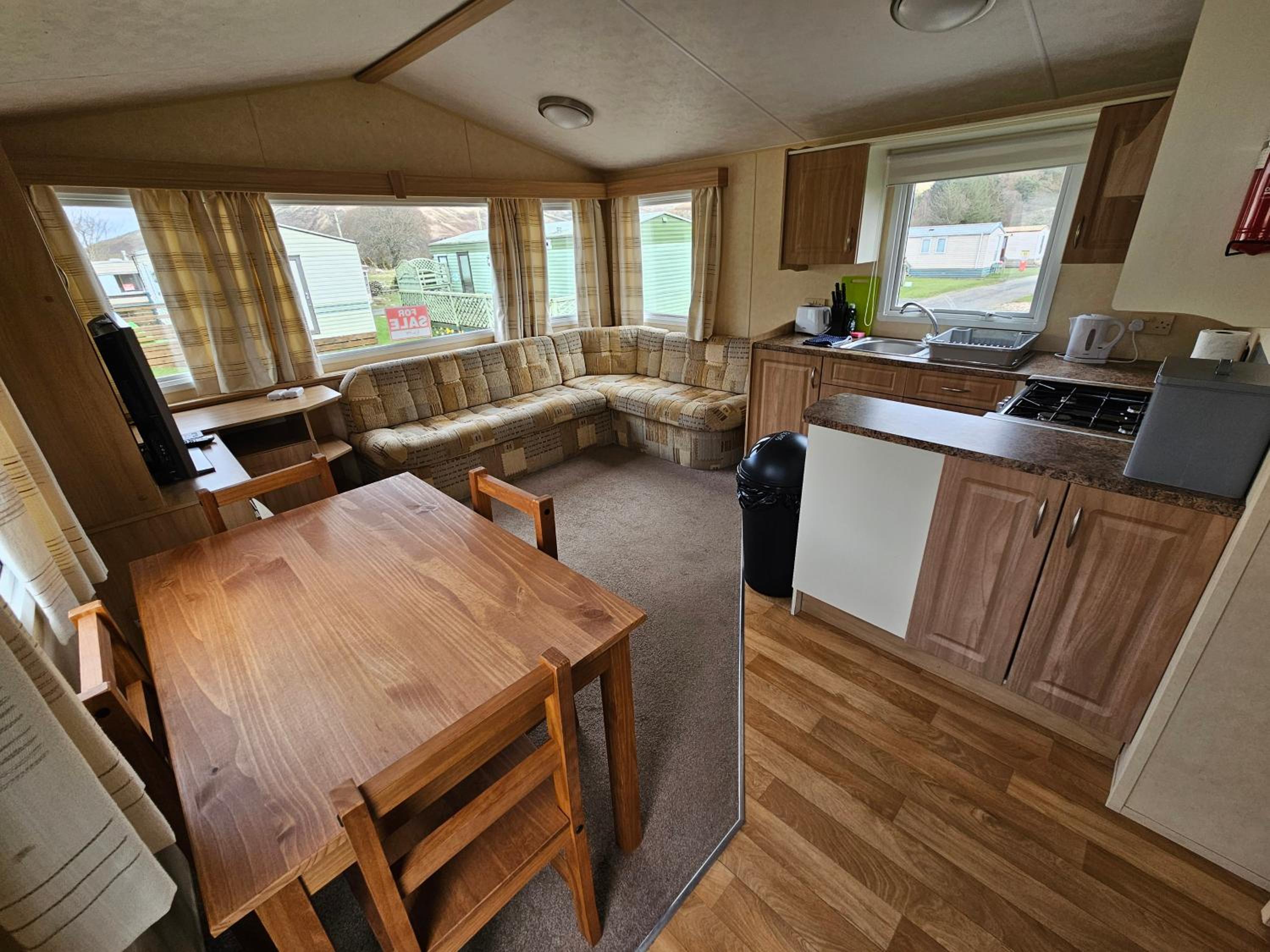 Two-Bedroom House - Pet Friendly photo 3