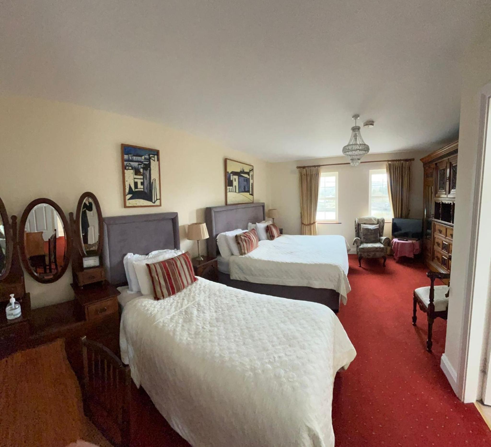 Superior Queen Room with Two Queen Beds - Photo 2