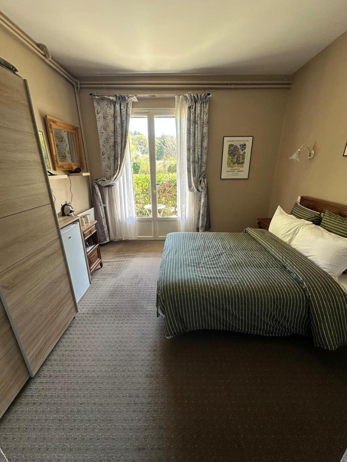 Double Room with Patio photo 3